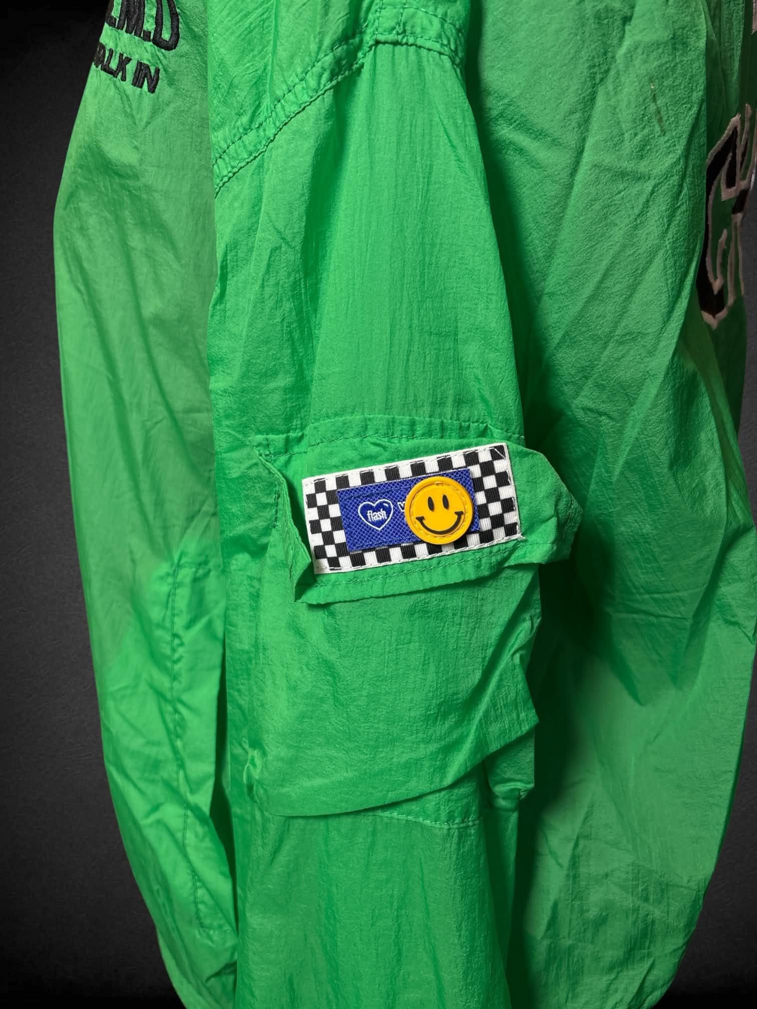 2X Glory 21 green windbreaker with “Del’s Chevron” writing on back