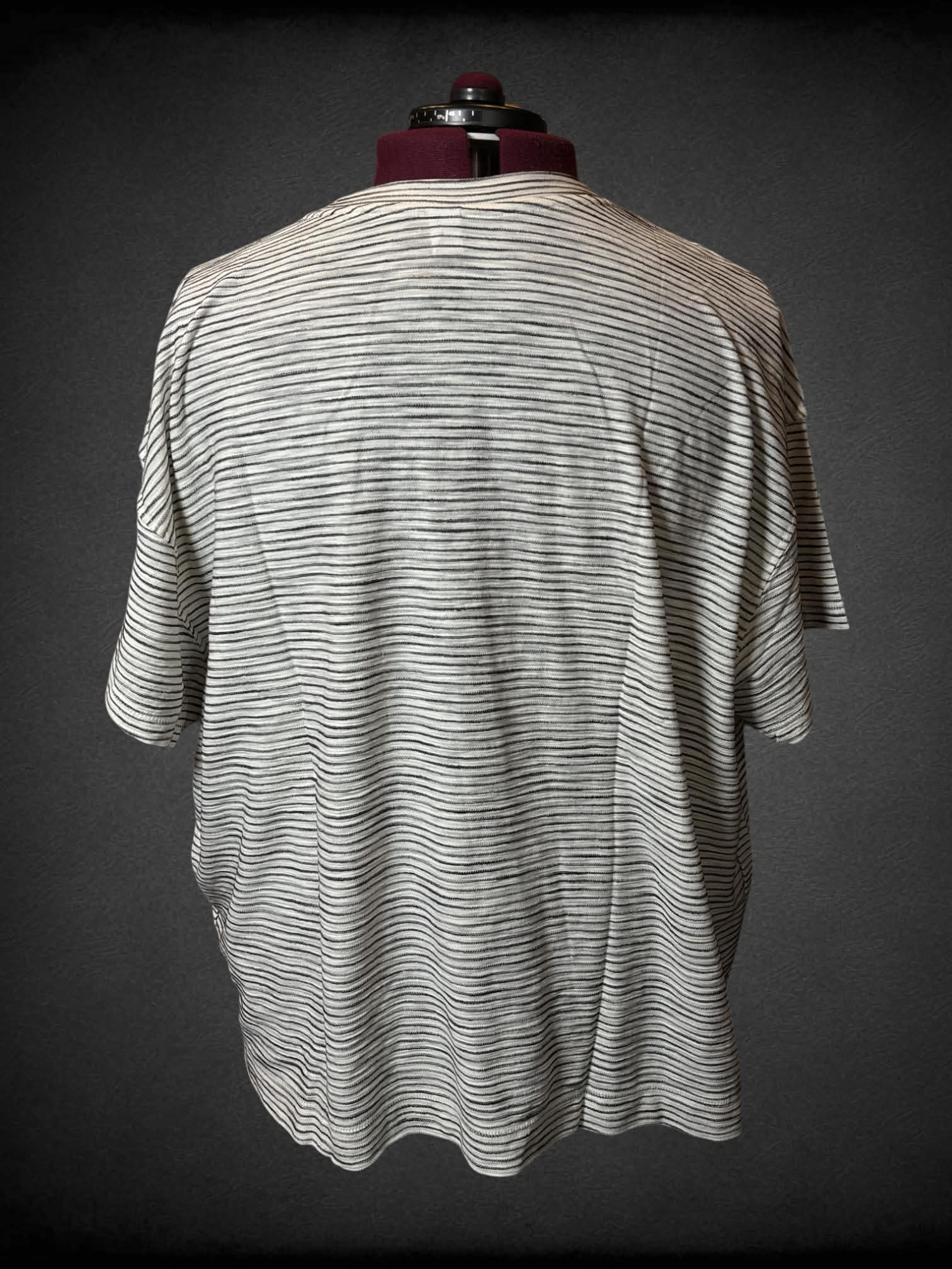 5X Old Navy NWT black & white striped t shirt