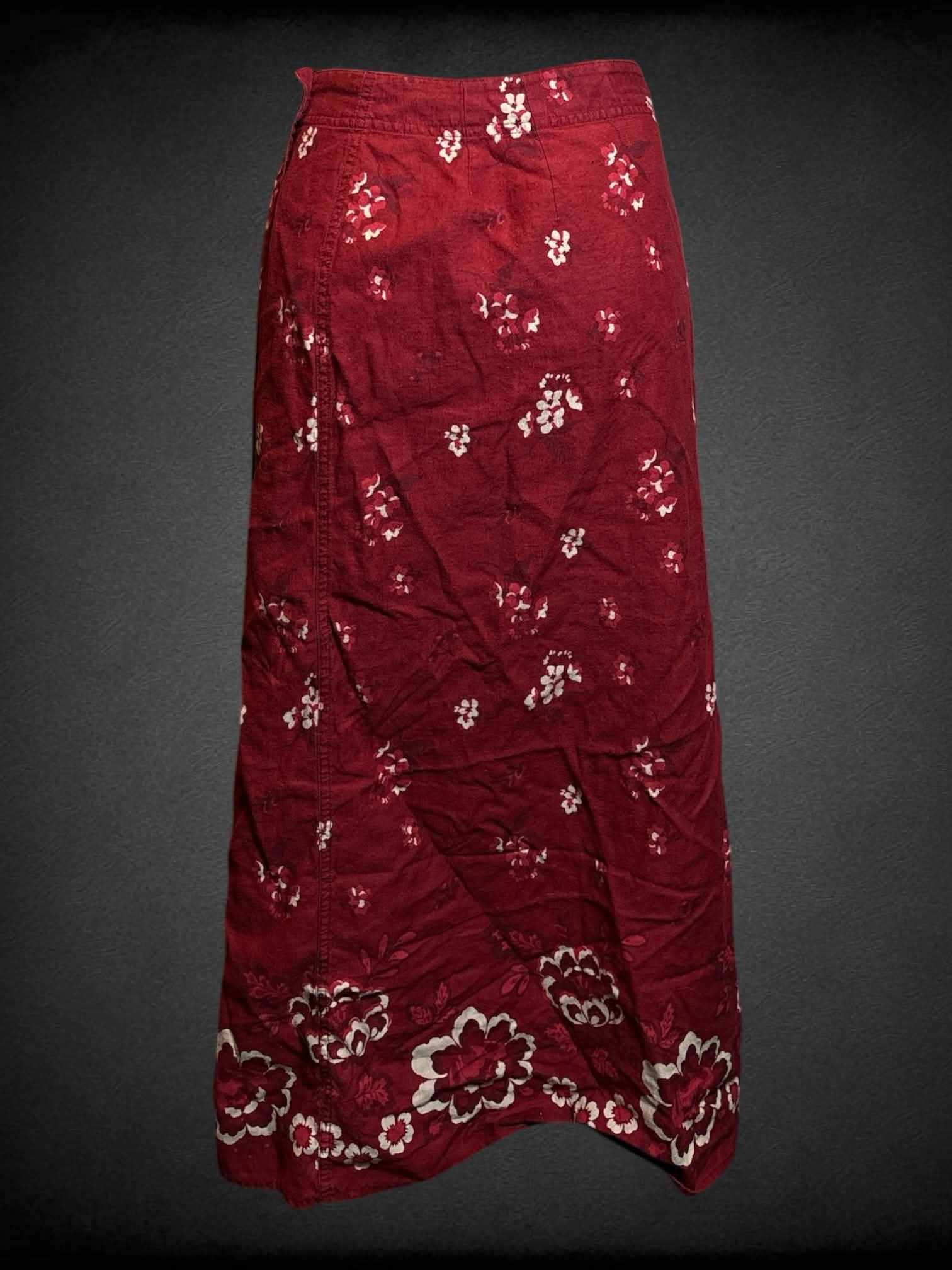 M Eddie Bauer vintage red skirt with floral pattern, and button on waist