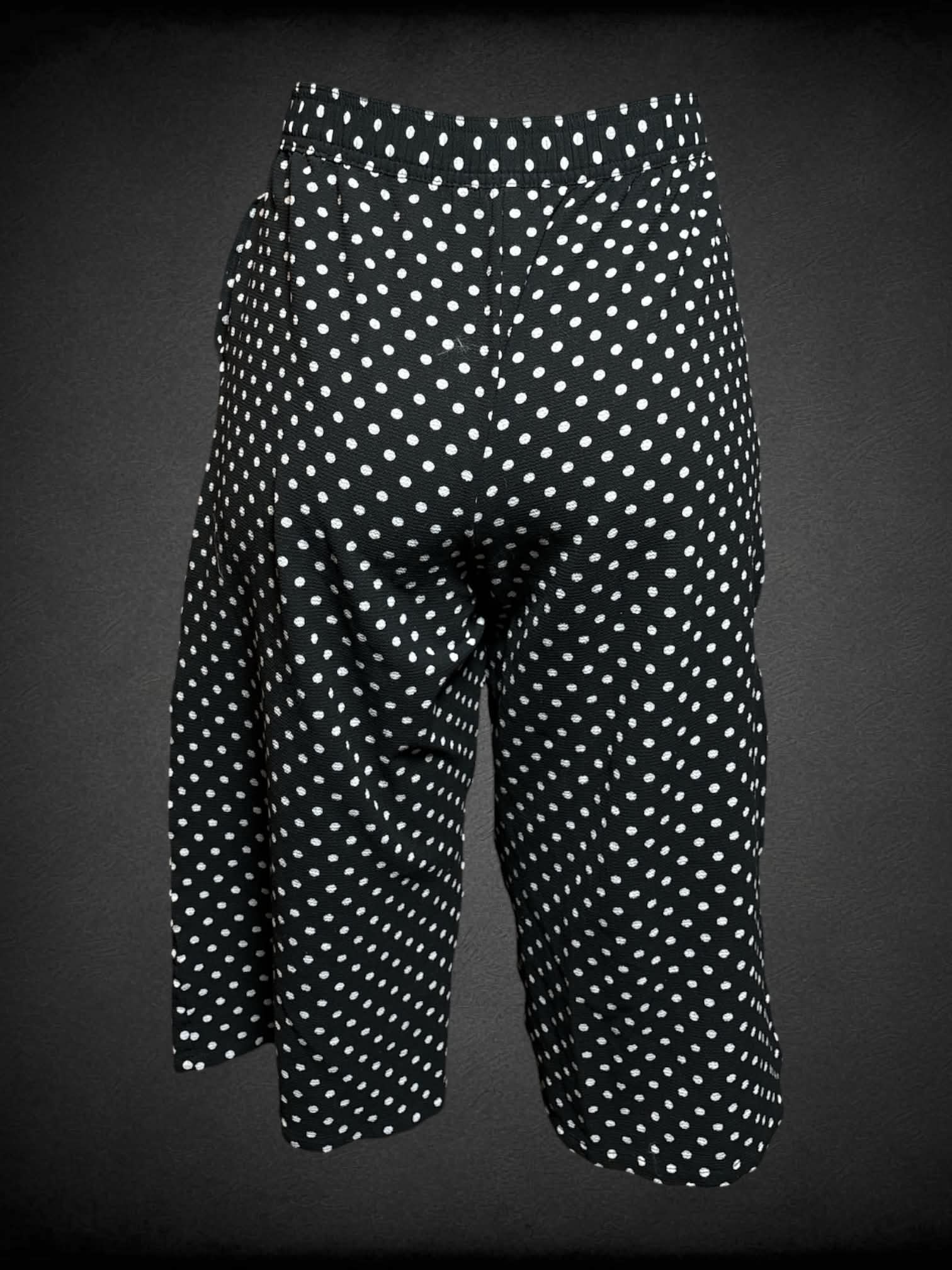 L Bonmarché black capris with white polka dots, stretch waist and pockets