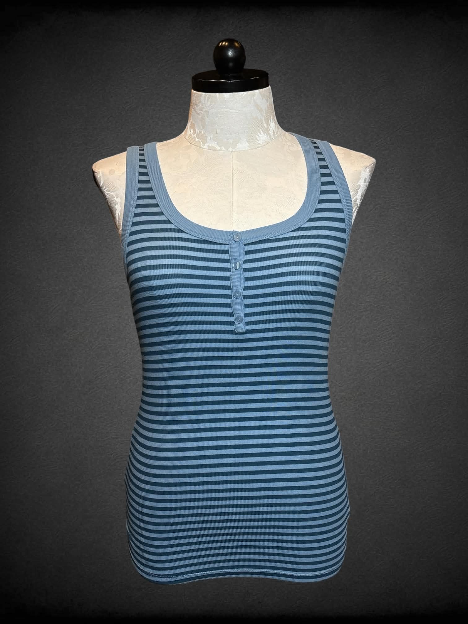 1X Torrid blue striped ribbed tank top with buttons on front