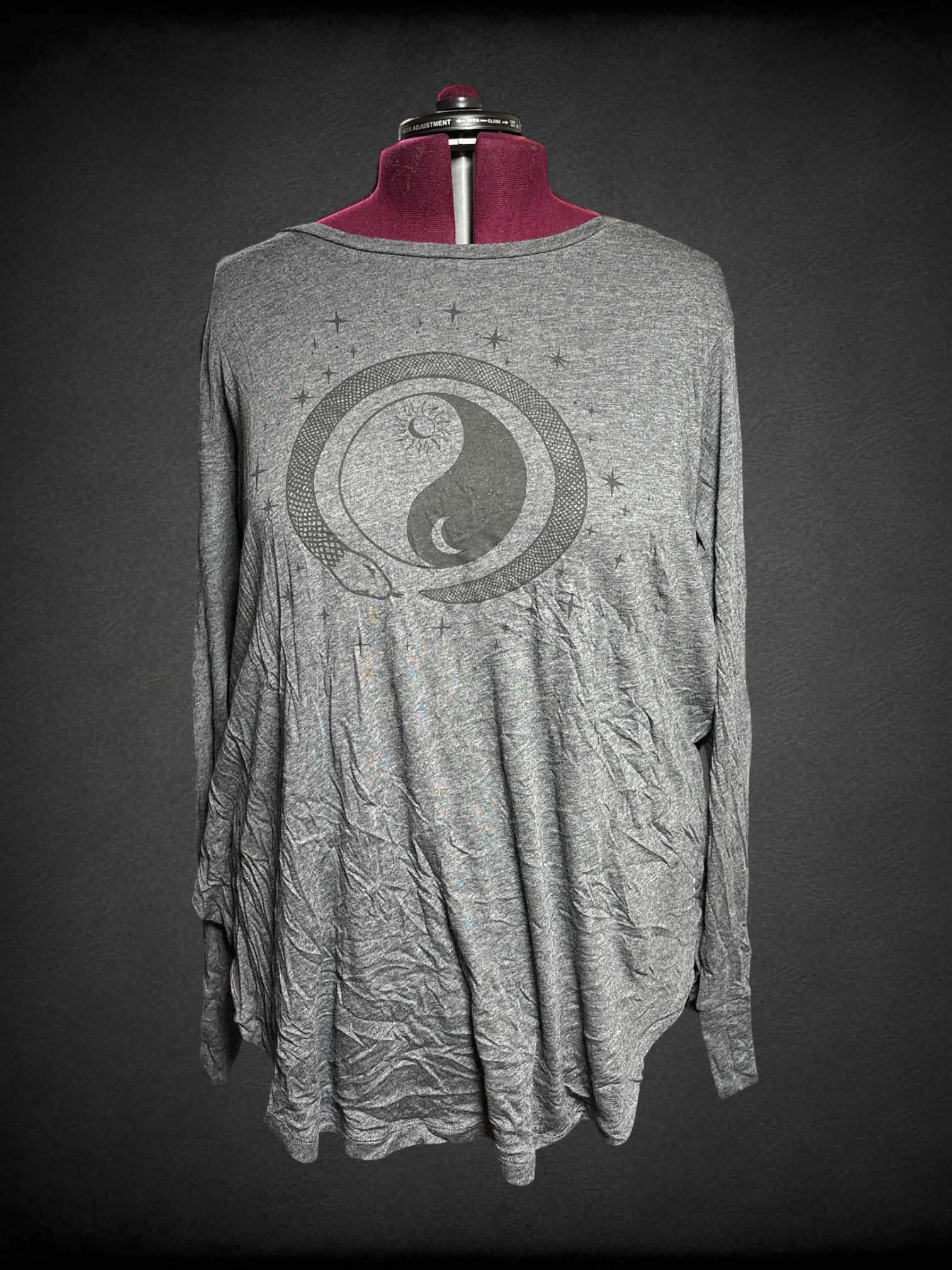 4X Torrid NWT grey long-sleeve shirt with black yin & yang symbol & snake graphic on fron