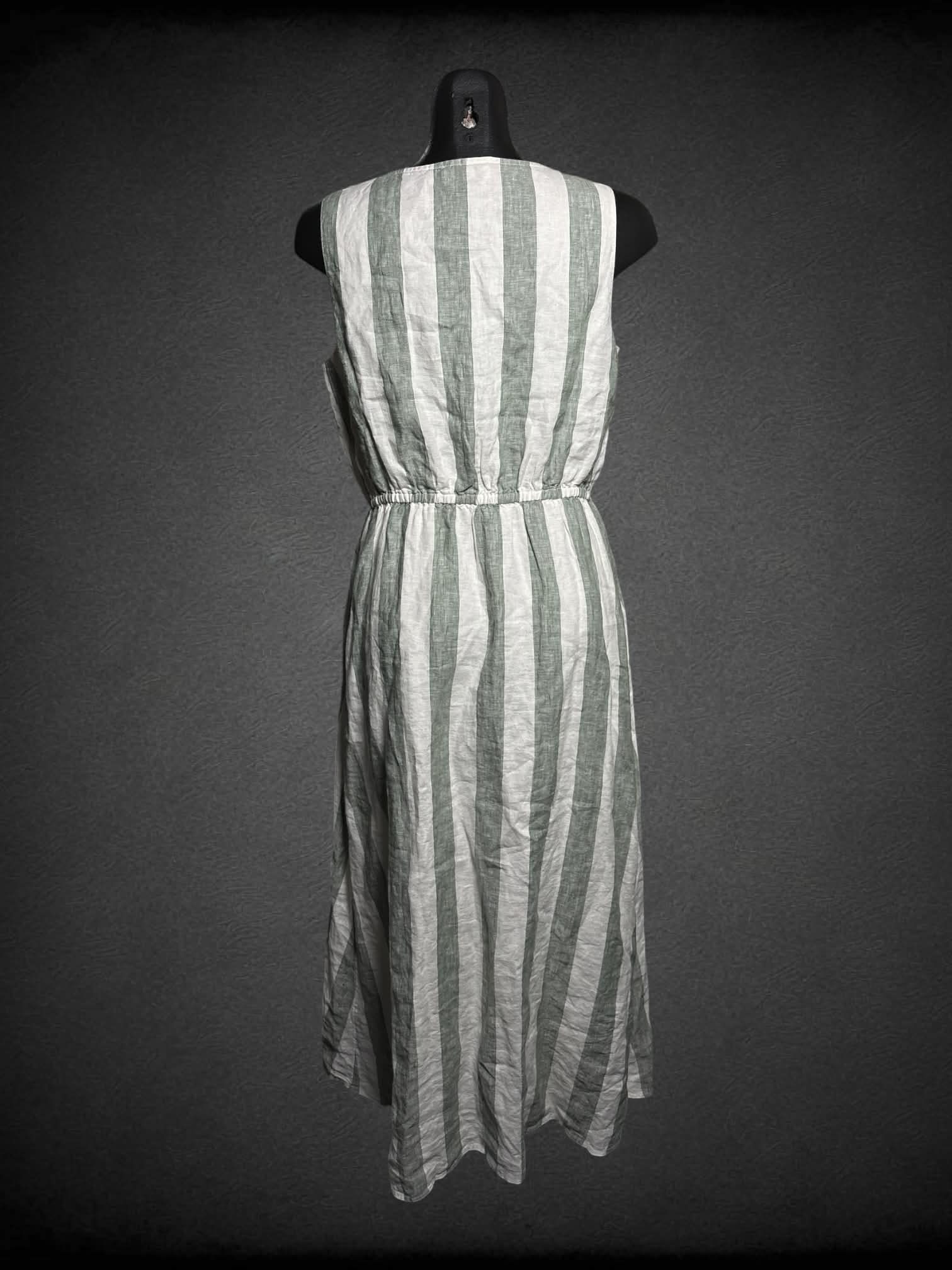 M Vineyard Vines white dress with green stripes