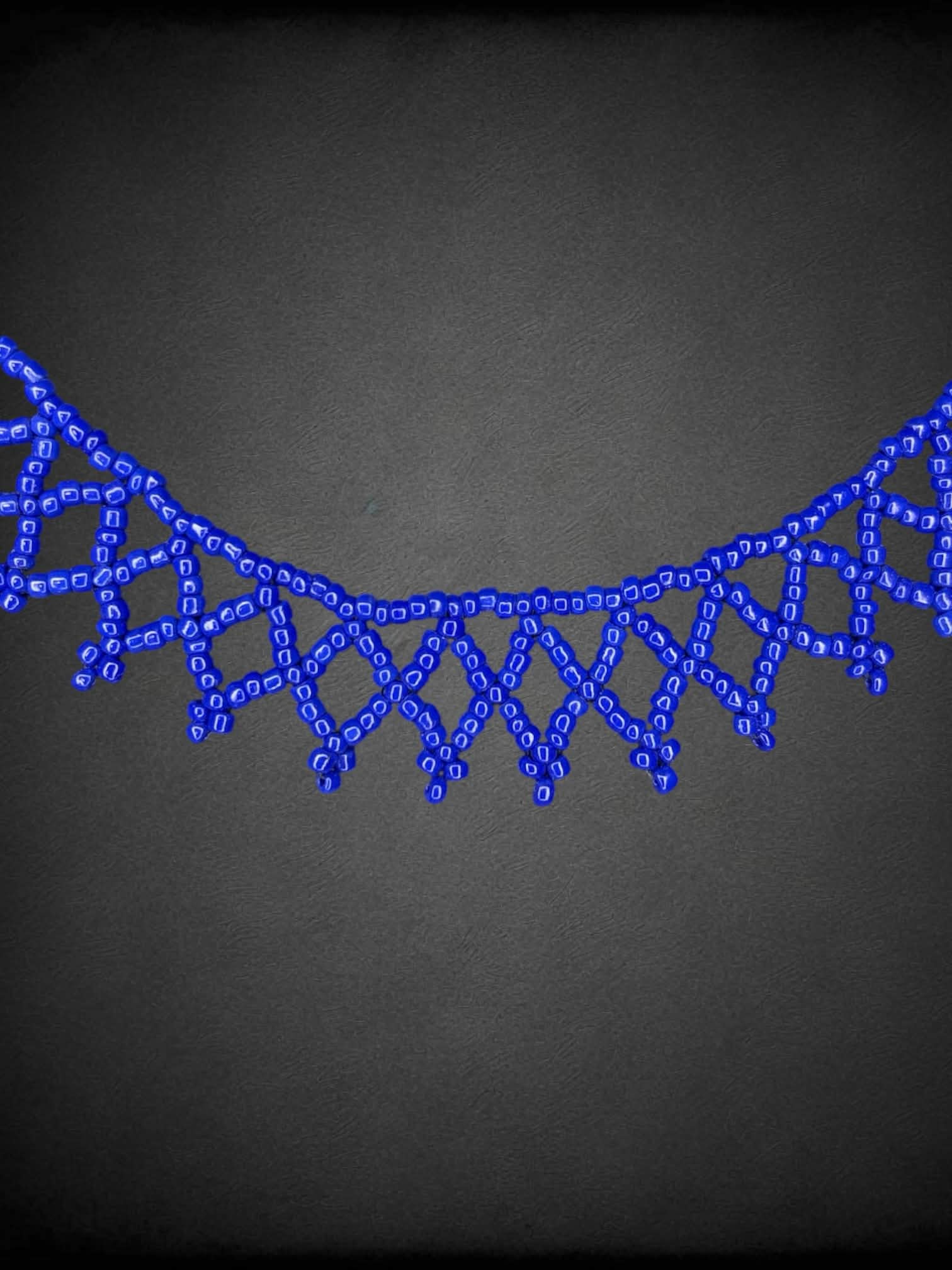 Blue beaded choker with diamond pattern