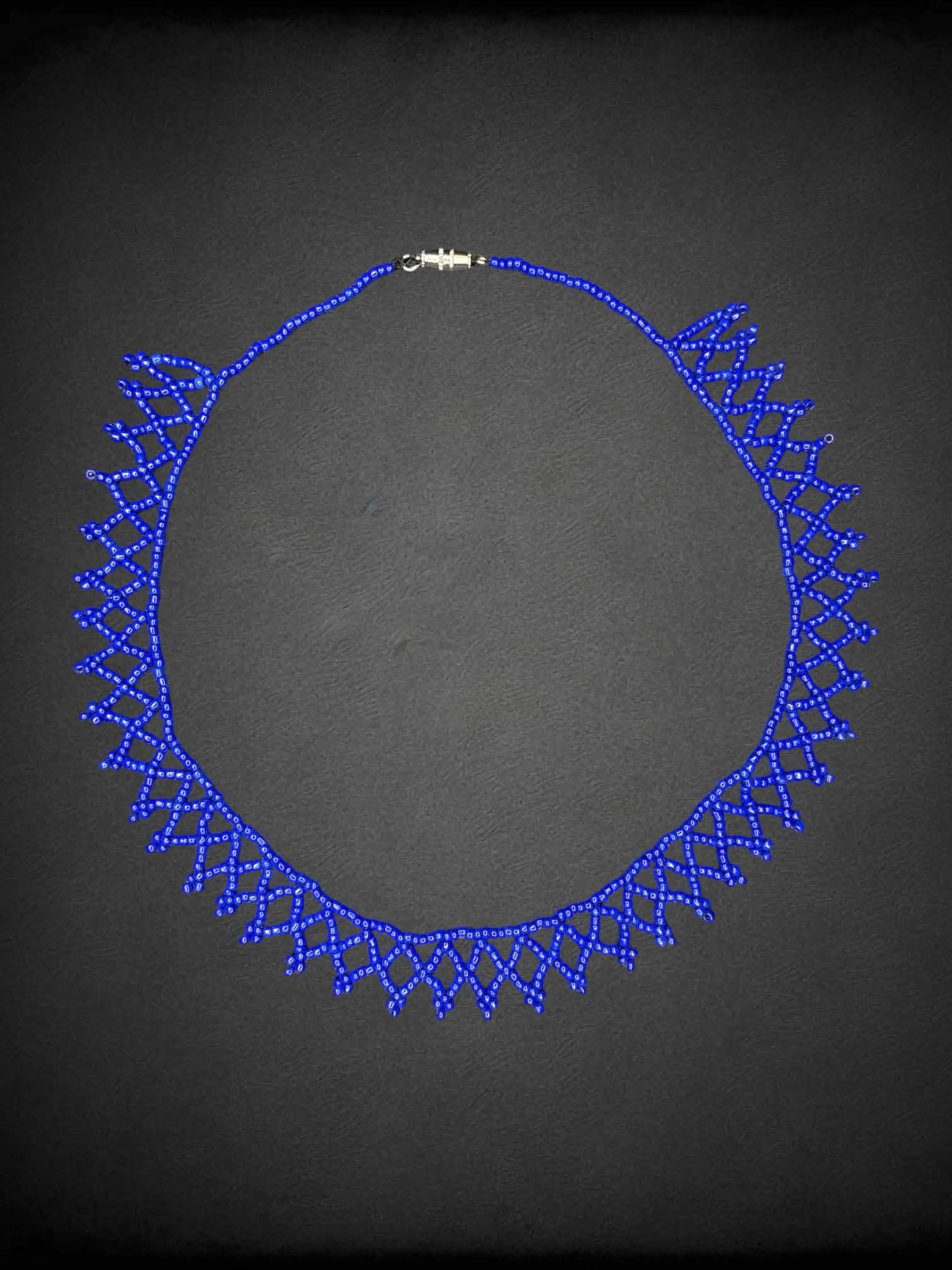 Blue beaded choker with diamond pattern