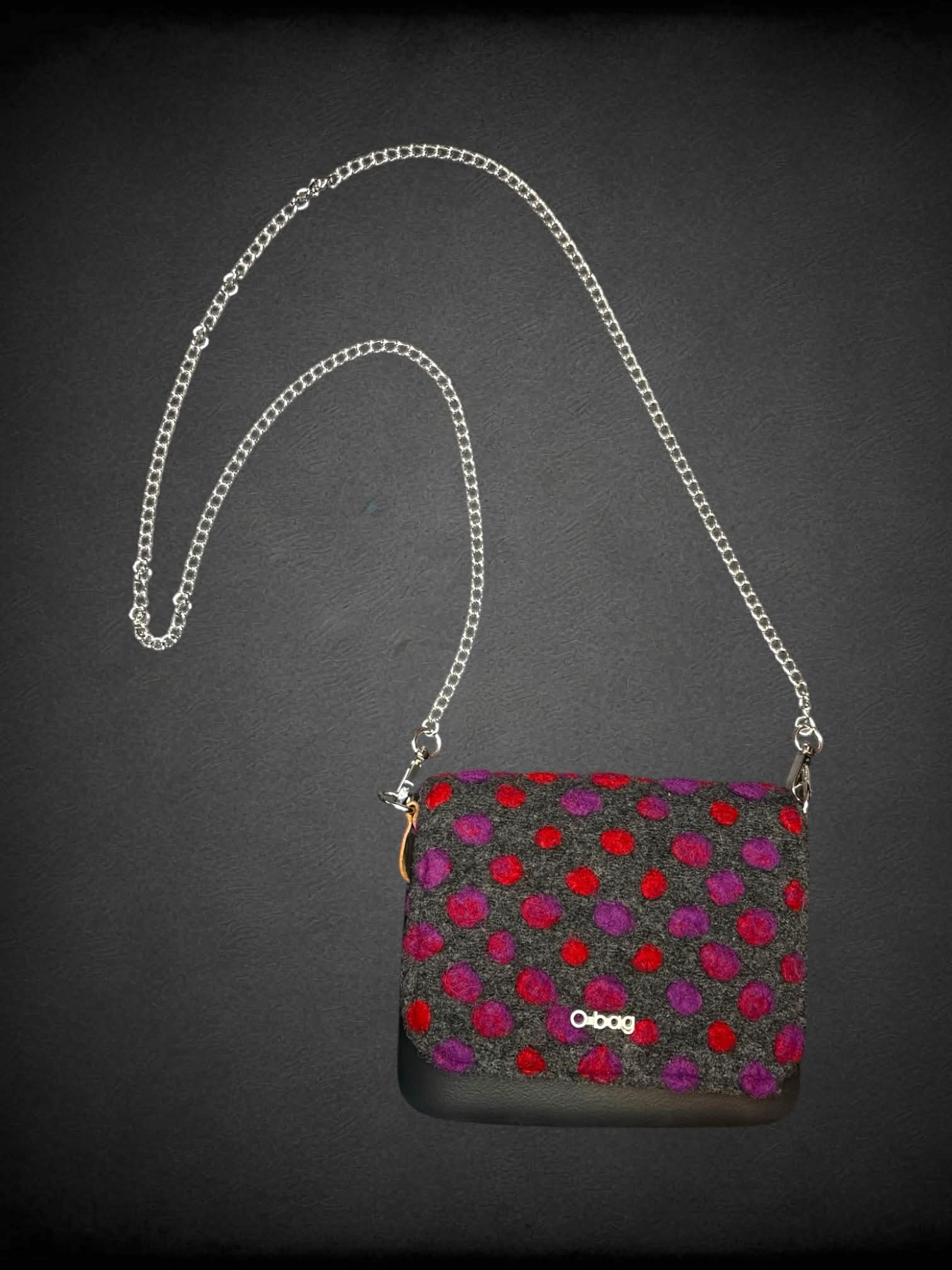 O-Ring grey shoulder bag with felt polka dots, chain strap, and magnetic clasp