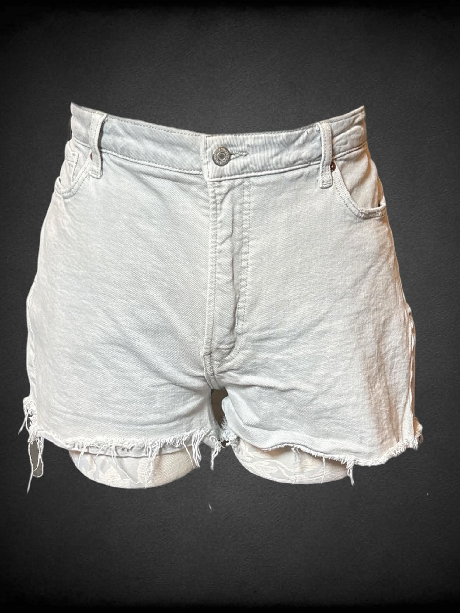 0X Old Navy light grey denim shorts with frayed hem