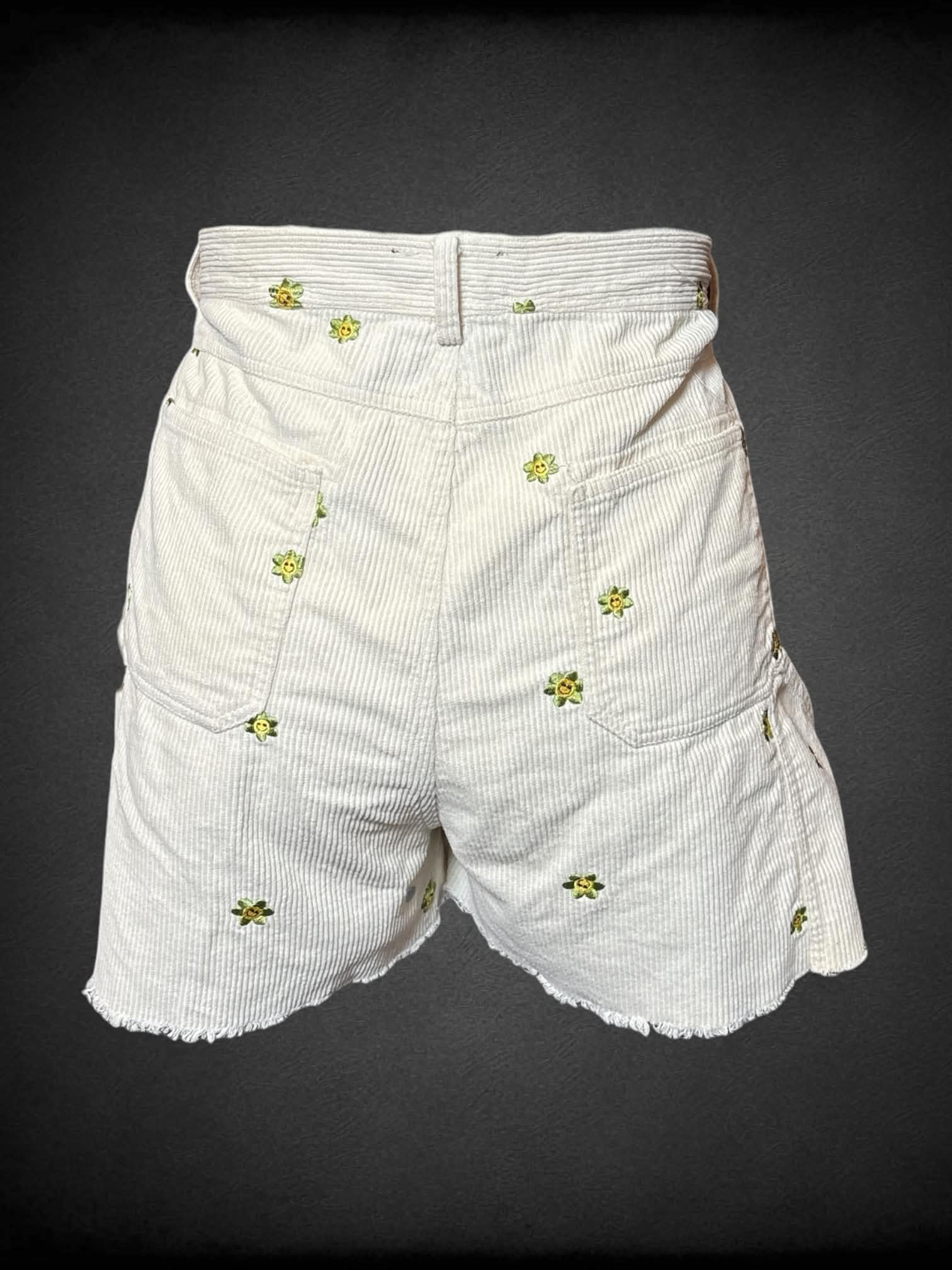 1X Forever 21 off-white corduroy shorts with embroidered green & yellow smiley flowers