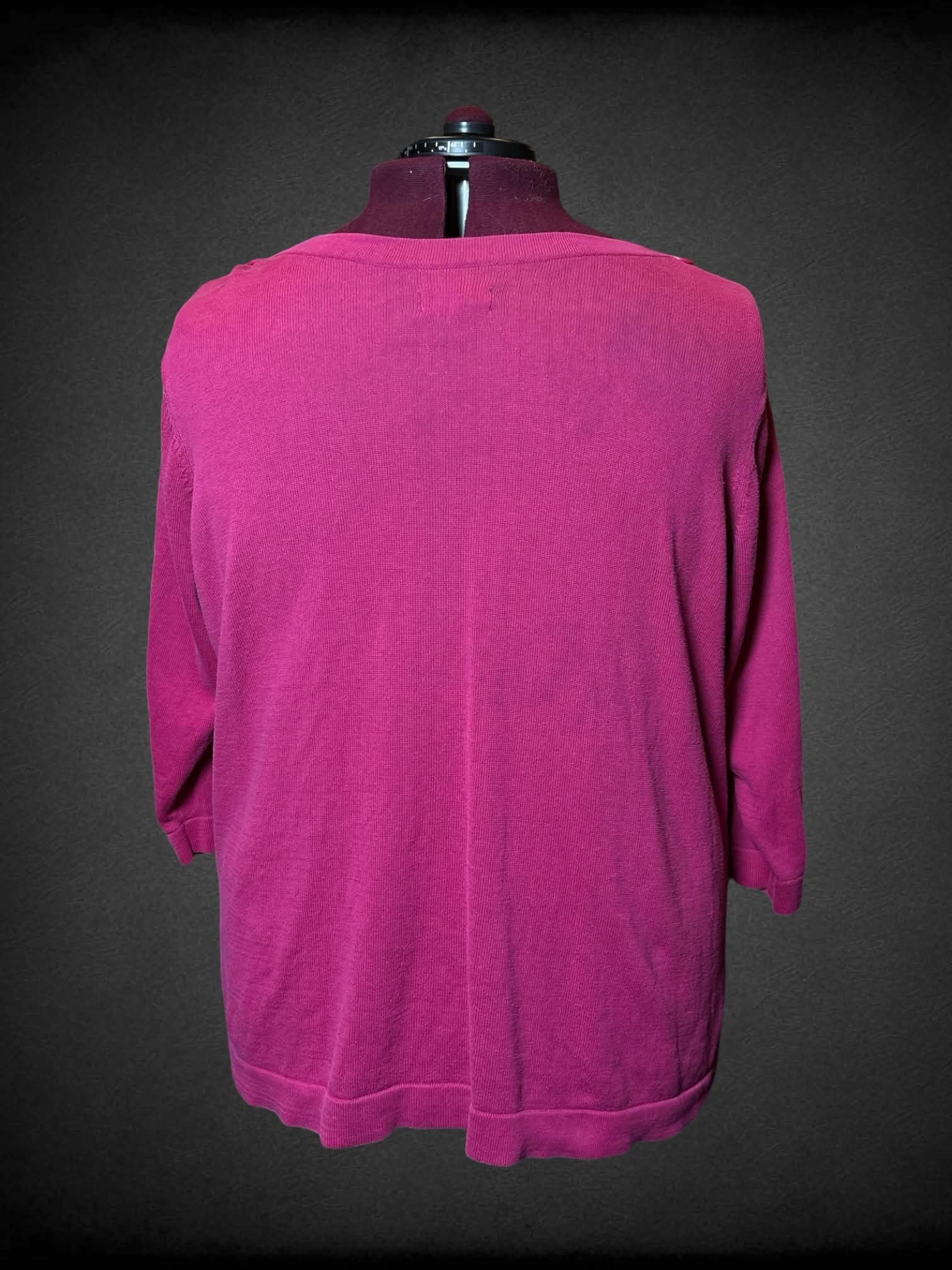 2X Avenue pink lightweight sweater with decorative buttons on shoulders
