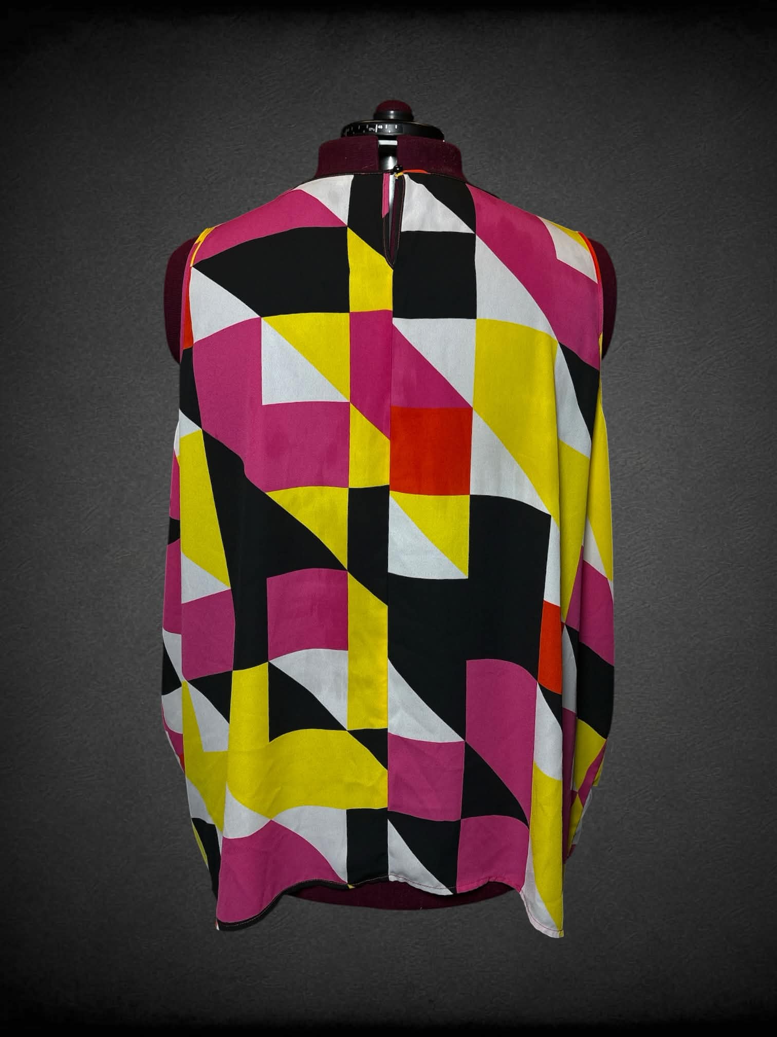 5X Ashley Stewart pink flowy blouse with black, white & yellow triangular pattern, and asymmetrical cut