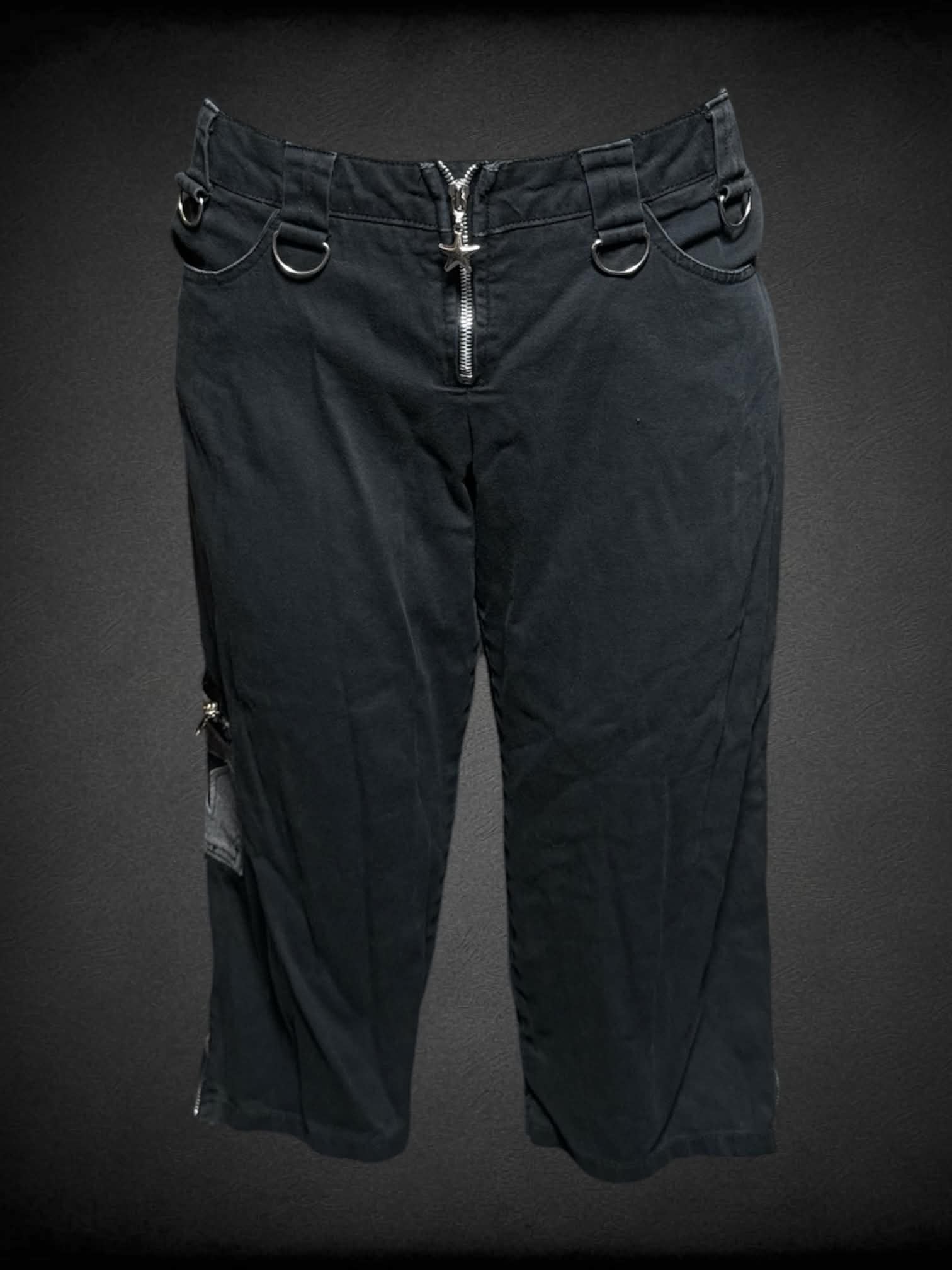 L Serious vintage black capri pants with star pockets and zippers on sides