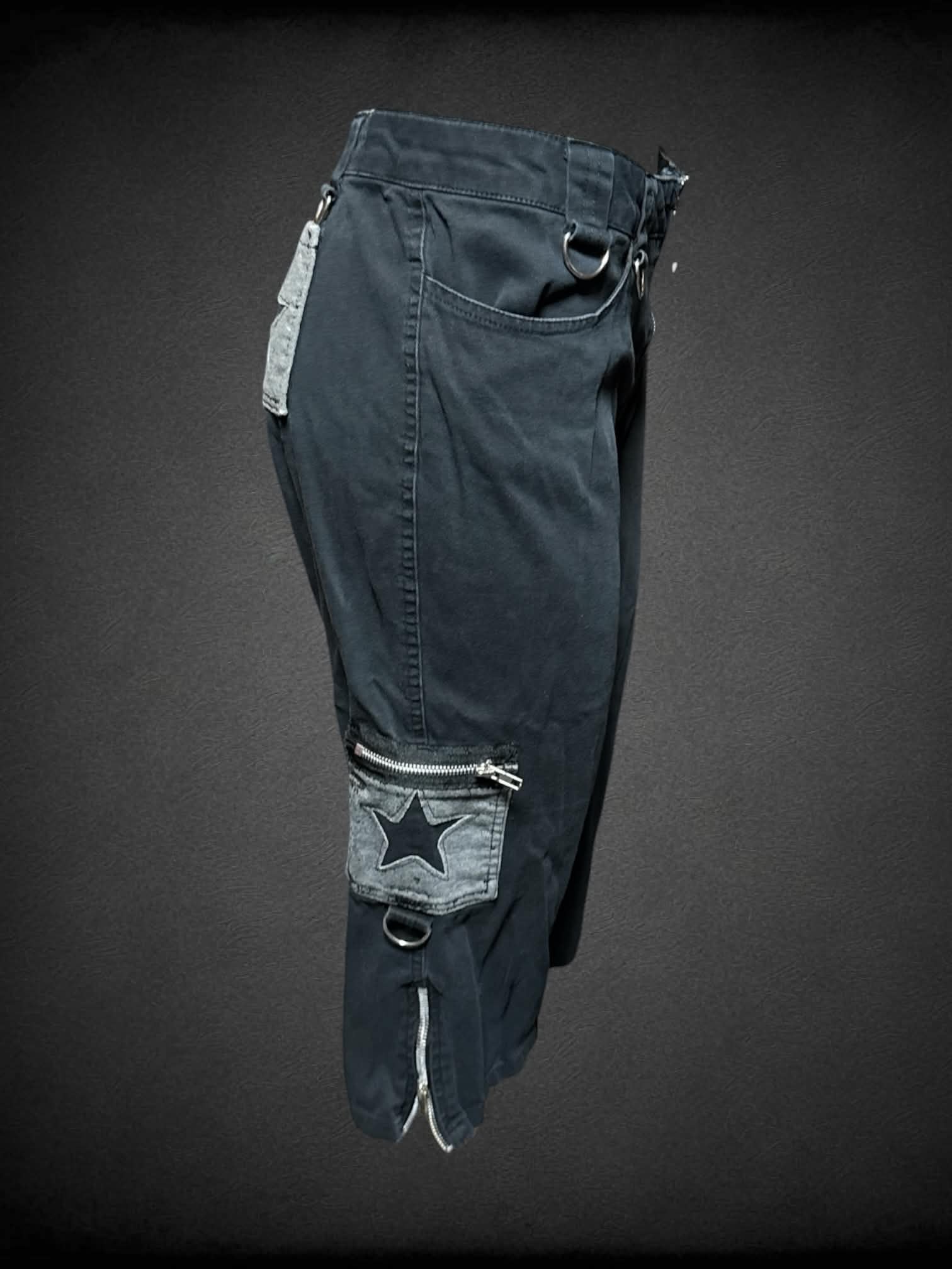 L Serious vintage black capri pants with star pockets and zippers on sides