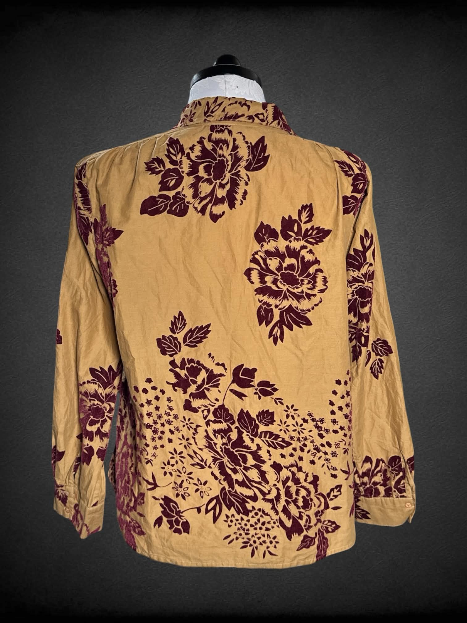XL Sundance brown button-up shirt with velvet-like flower pattern
