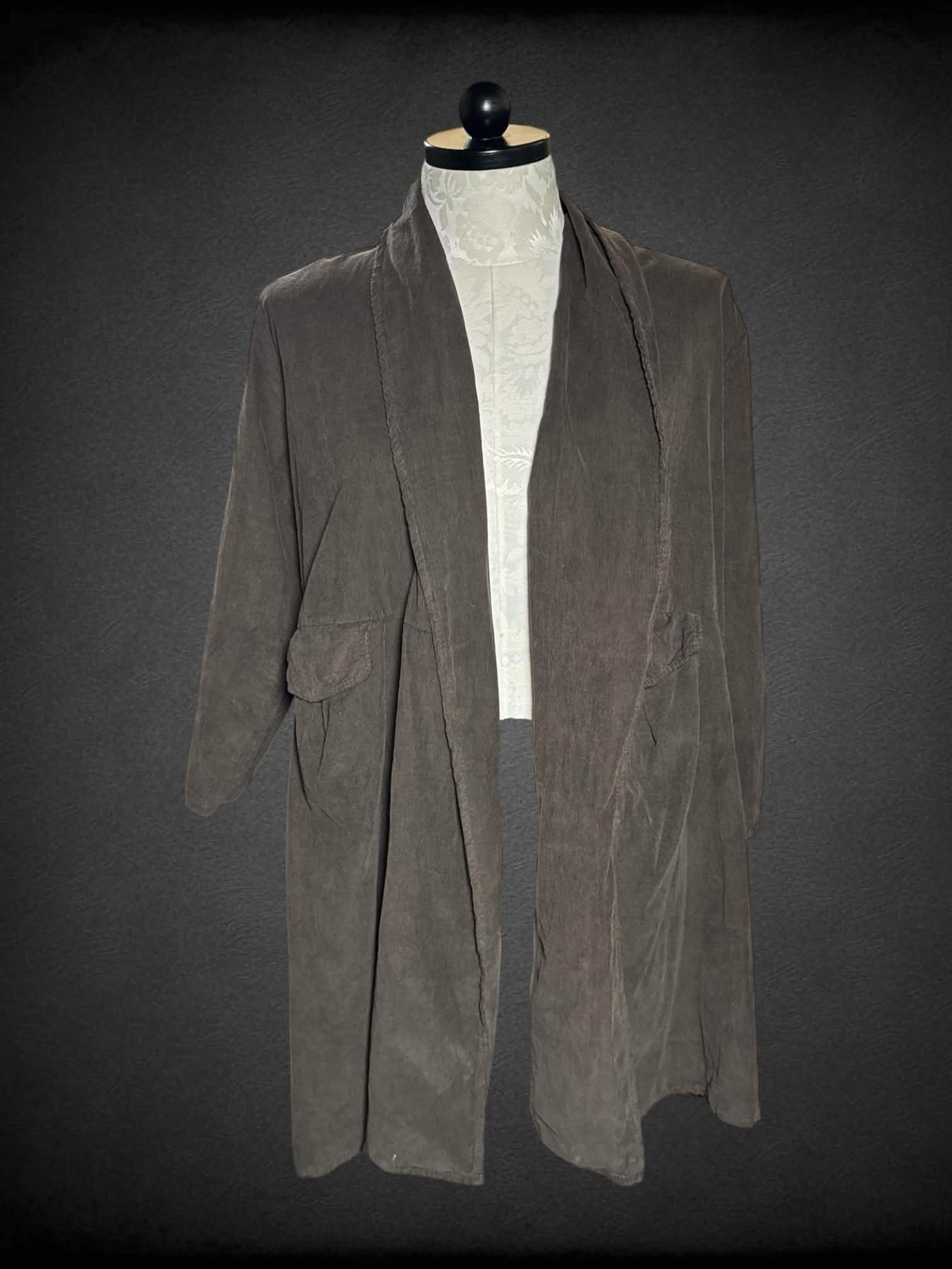 XL Saga brown corduroy cardigan with pockets on front