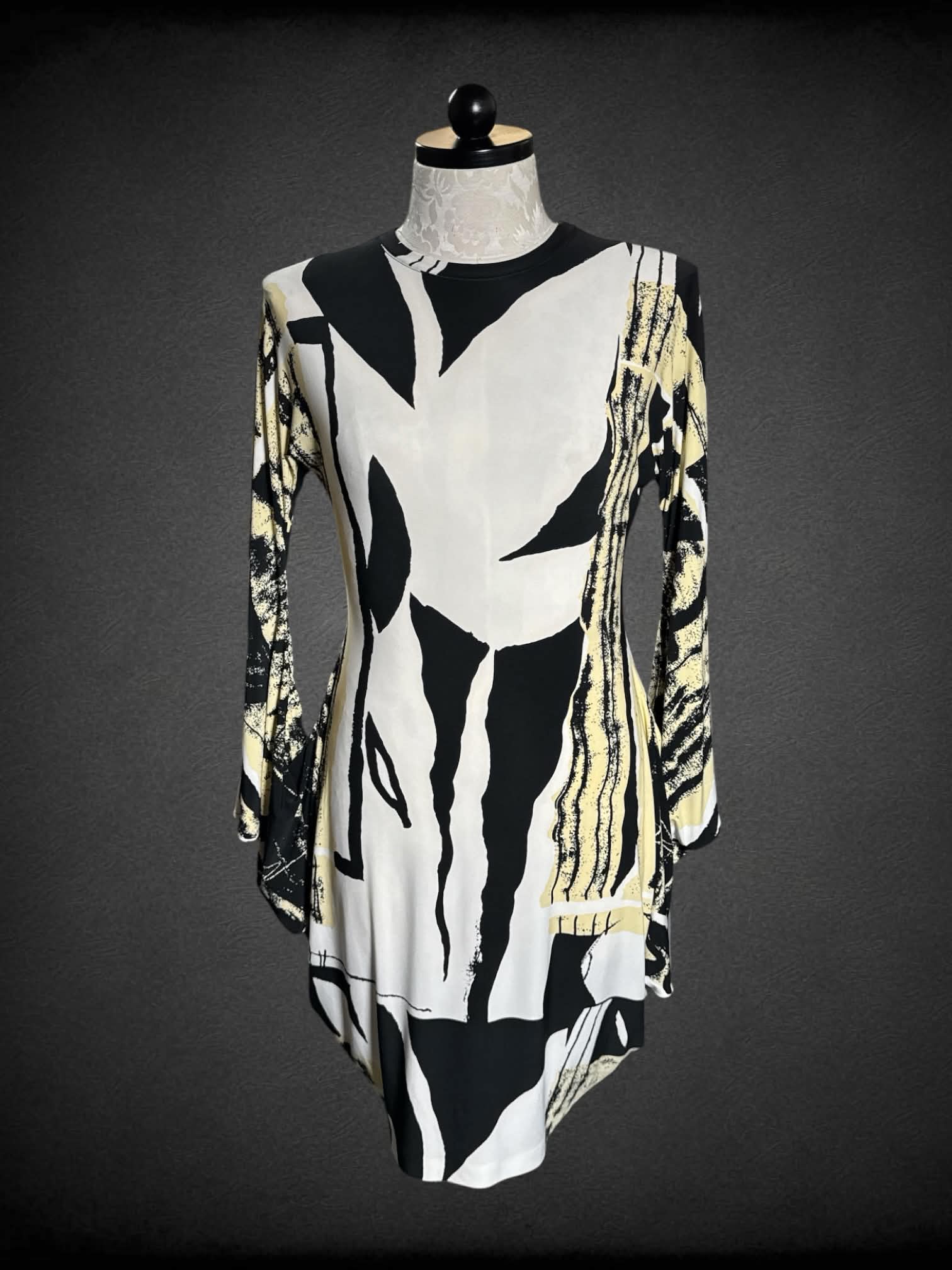 XL Normakamali NWT white dress with black & tan brush stroke design, and cut-out wing sleeves