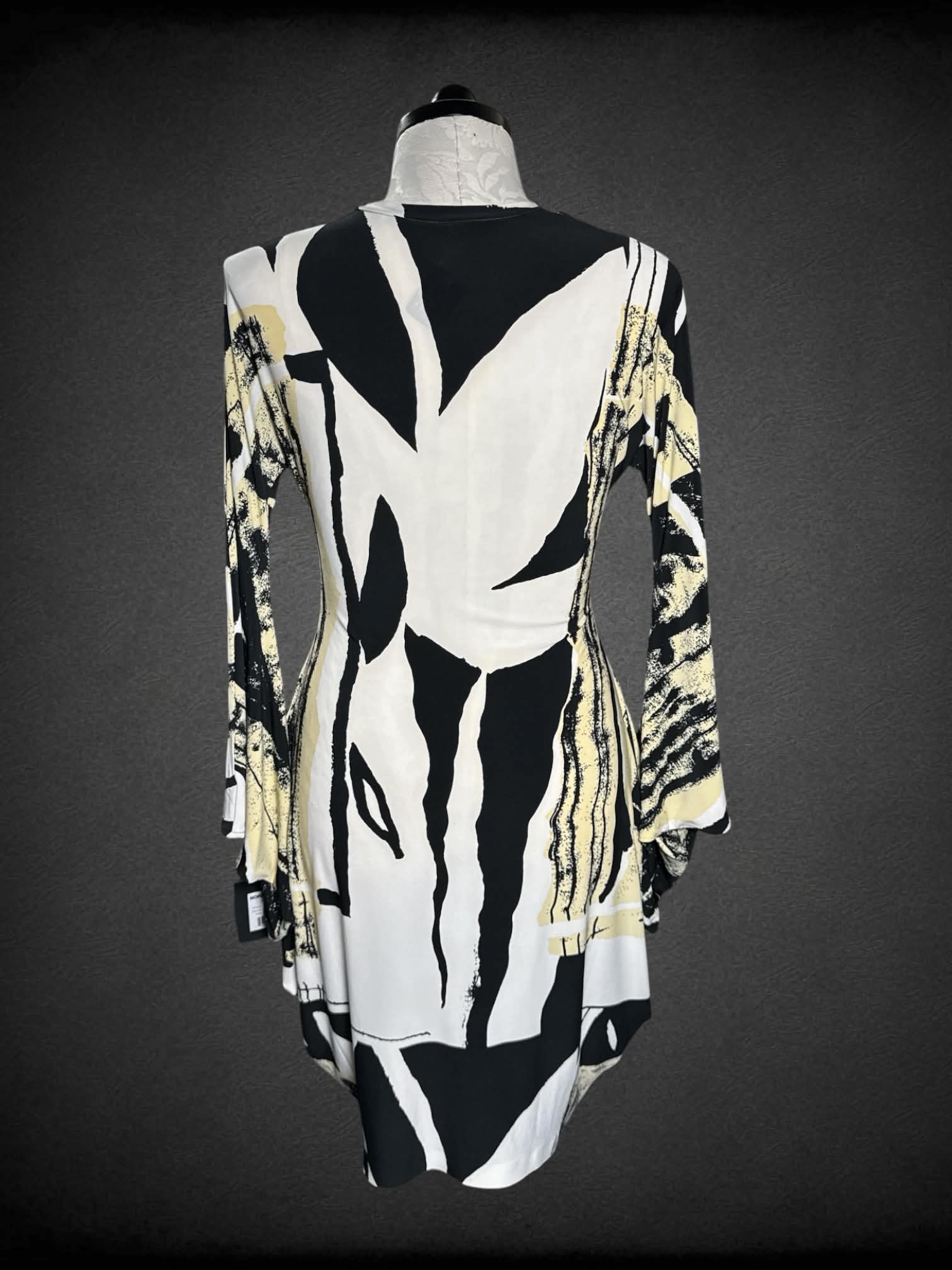 XL Normakamali NWT white dress with black & tan brush stroke design, and cut-out wing sleeves