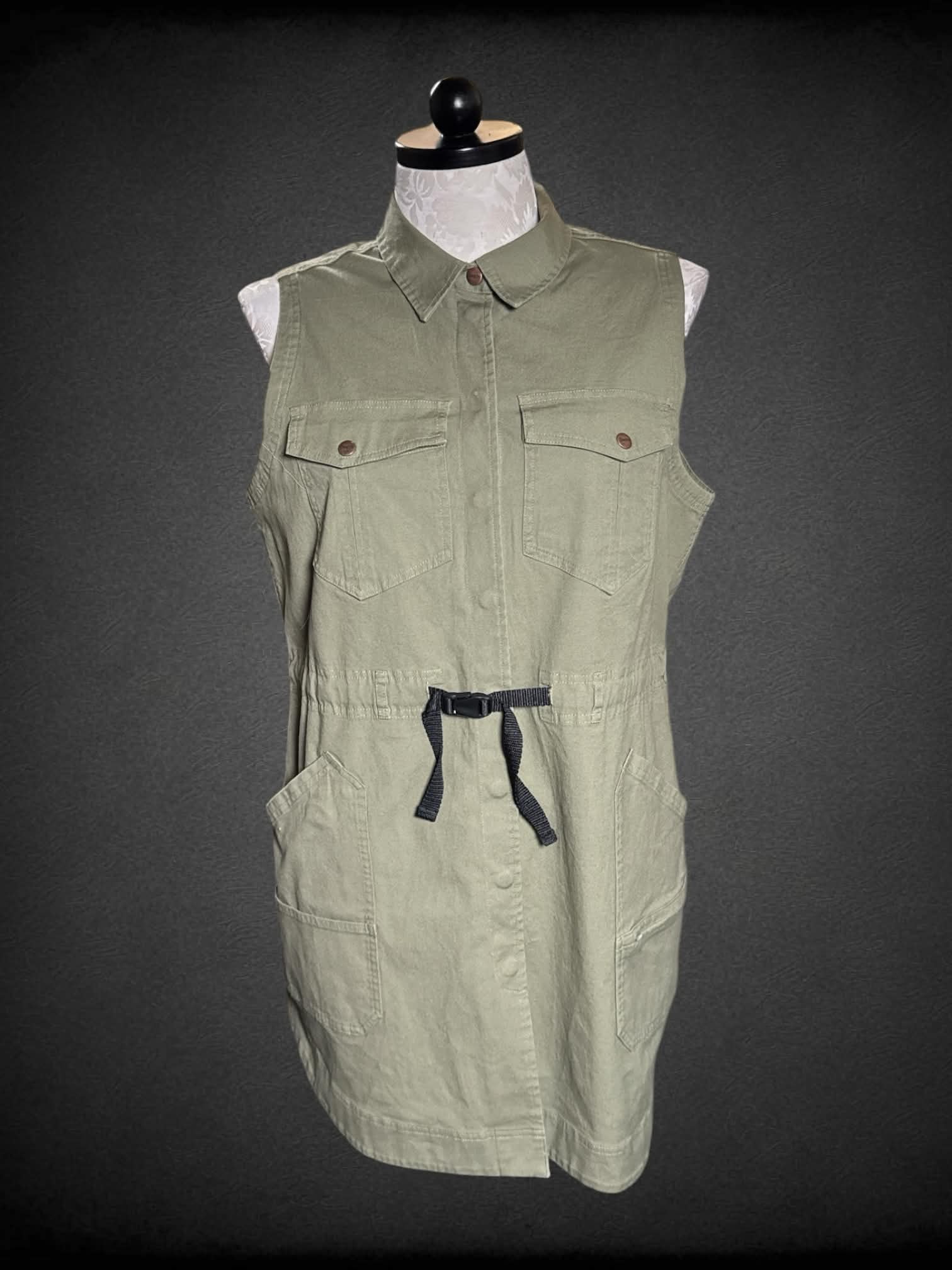 XL Duluth olive green cargo dress with buttons on front, buckle belt and pockets