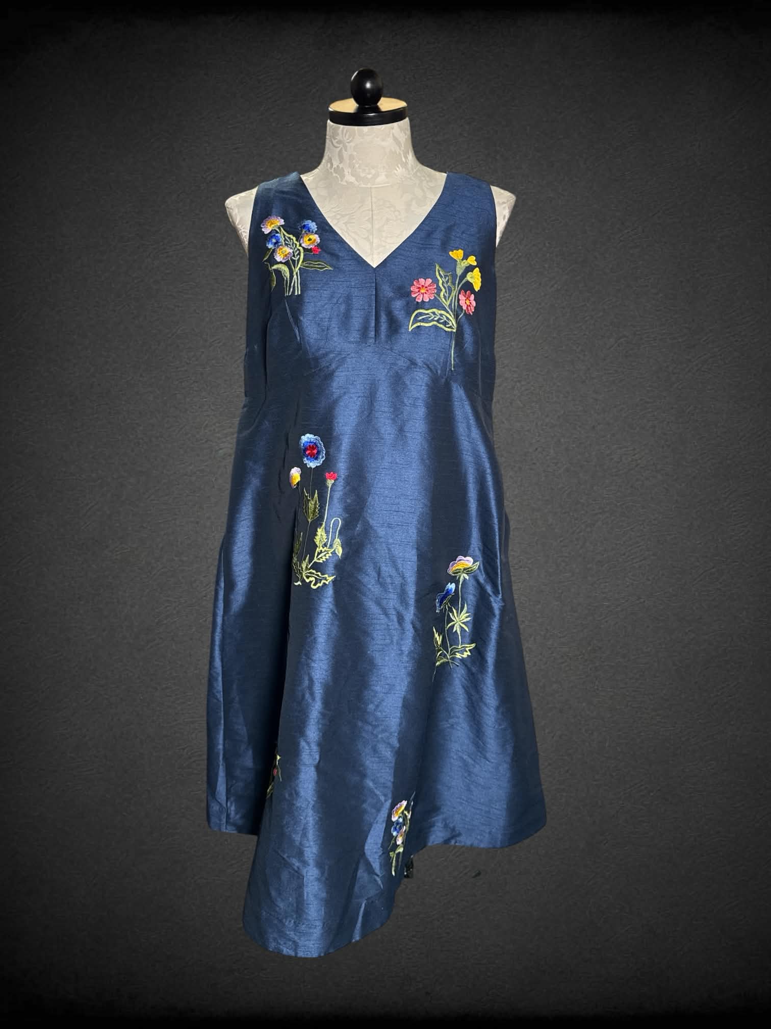 0X Wayward Fancies blue dress with pockets, zipper on side and colorful embroidered flowers
