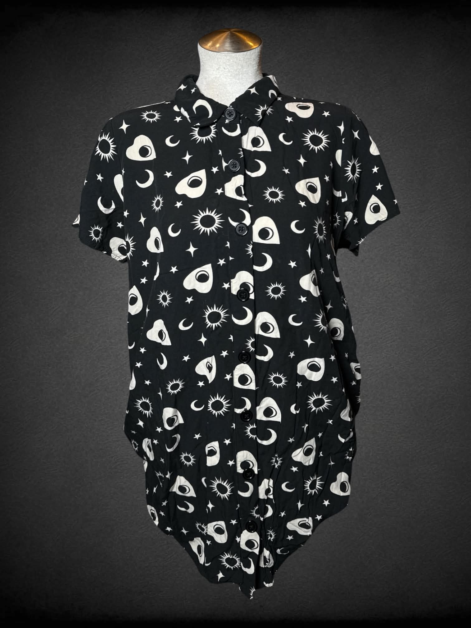 L Hot Topic black button-up dress with pockets, and sun/moon/ouija pattern