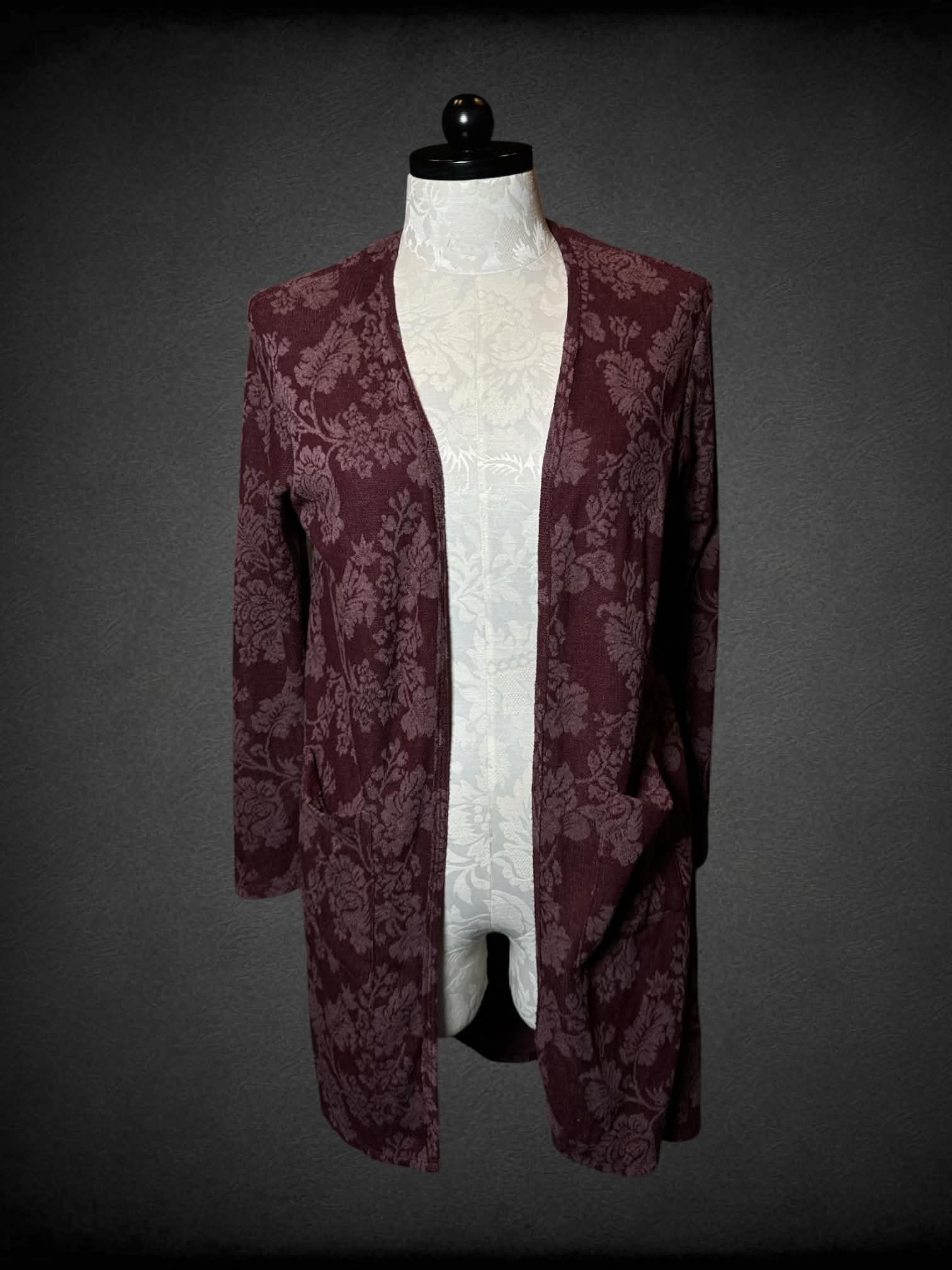 XL Knox Rose burgundy cardigan with pockets, and floral pattern
