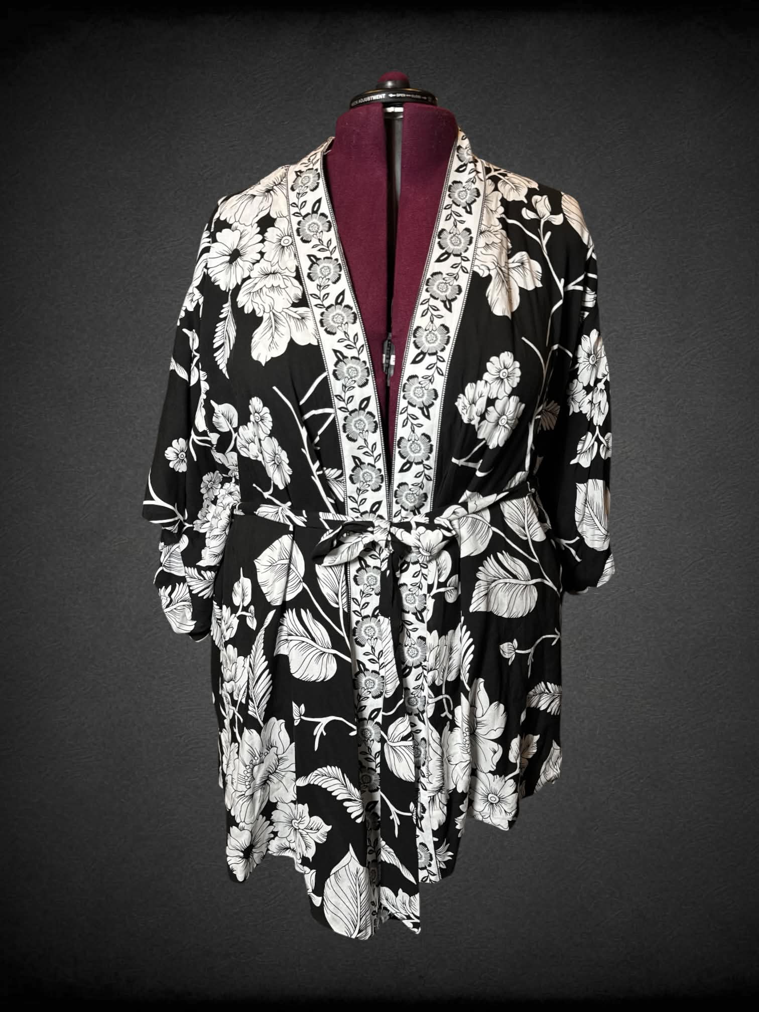 2X Cynthia Rowley black cardigan with white floral pattern, and adjustable tie on waist