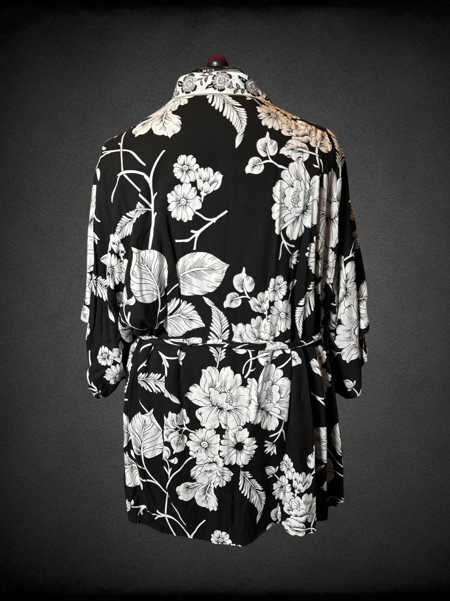 2X Cynthia Rowley black cardigan with white floral pattern, and adjustable tie on waist