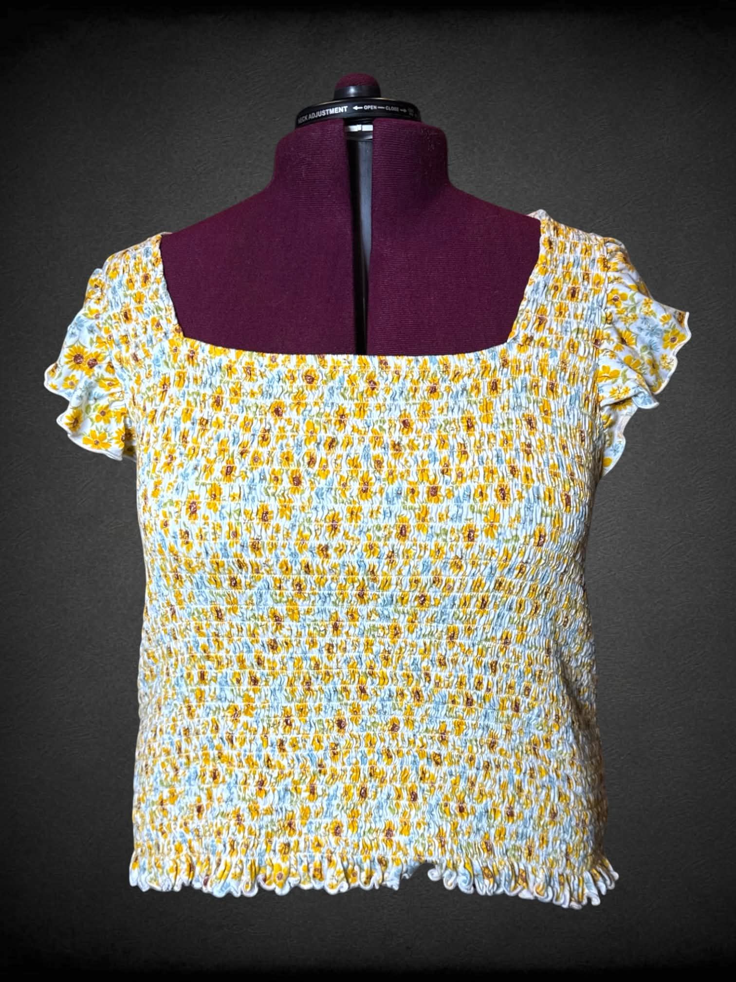 4X Old Navy white shirred top with sunflower pattern, and ruffle trimming