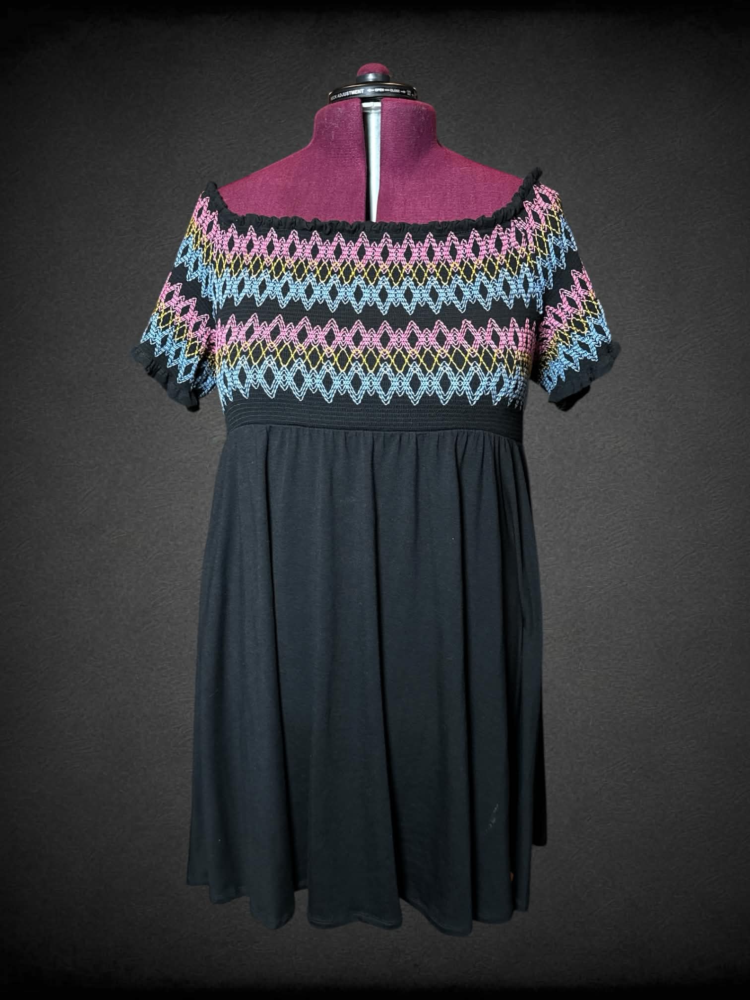 4X Torrid black dress shirred top and colorful sewn diamond pattern