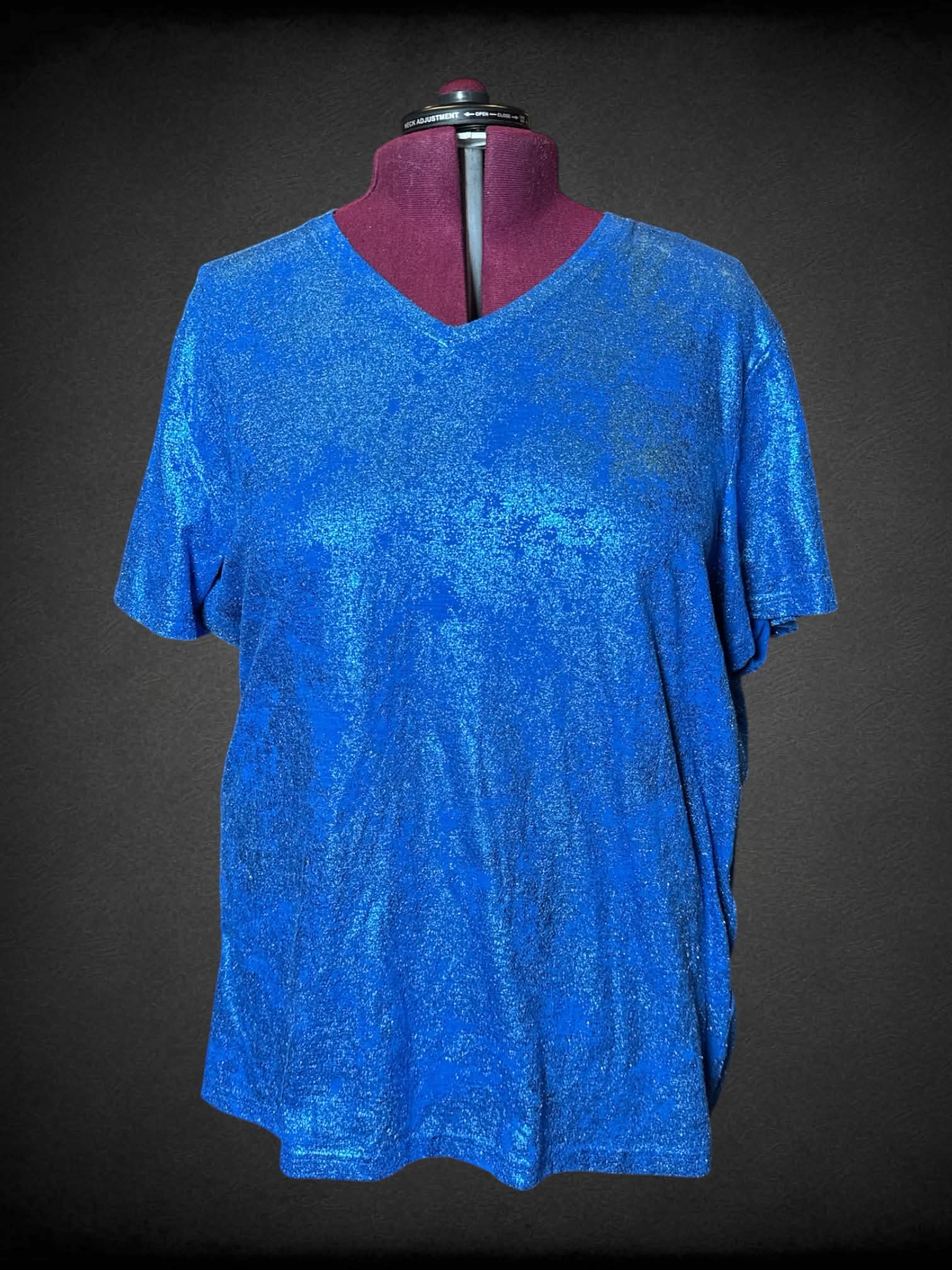 3X International Concepts sparkly blue v-neck t shirt