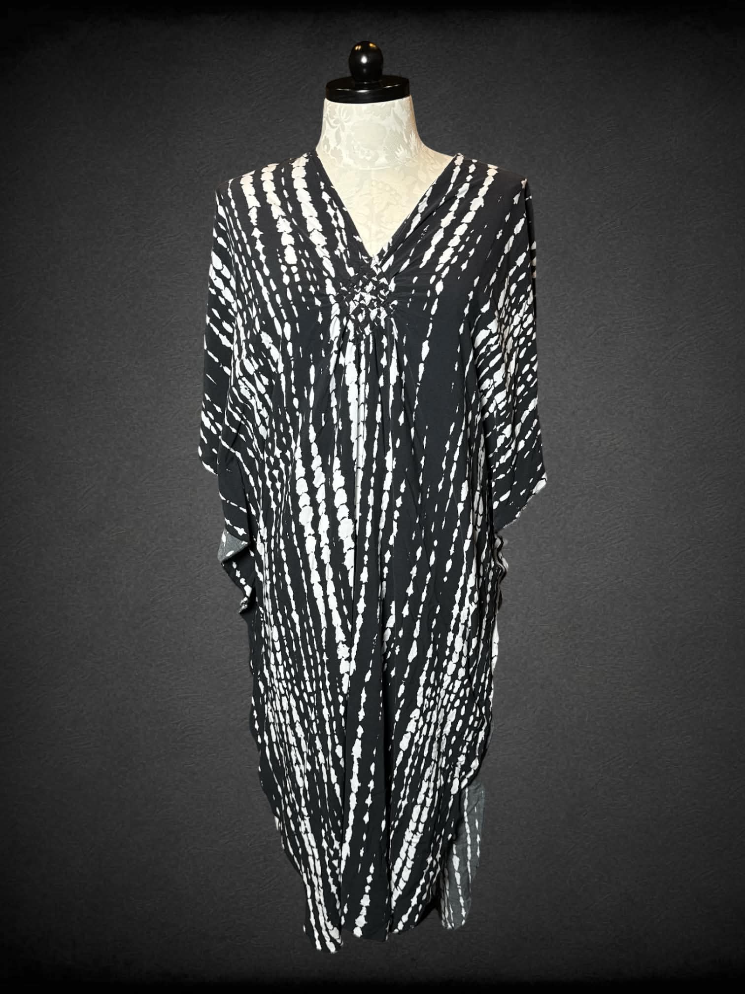 1X black flowy dress with white tia-dye striped design