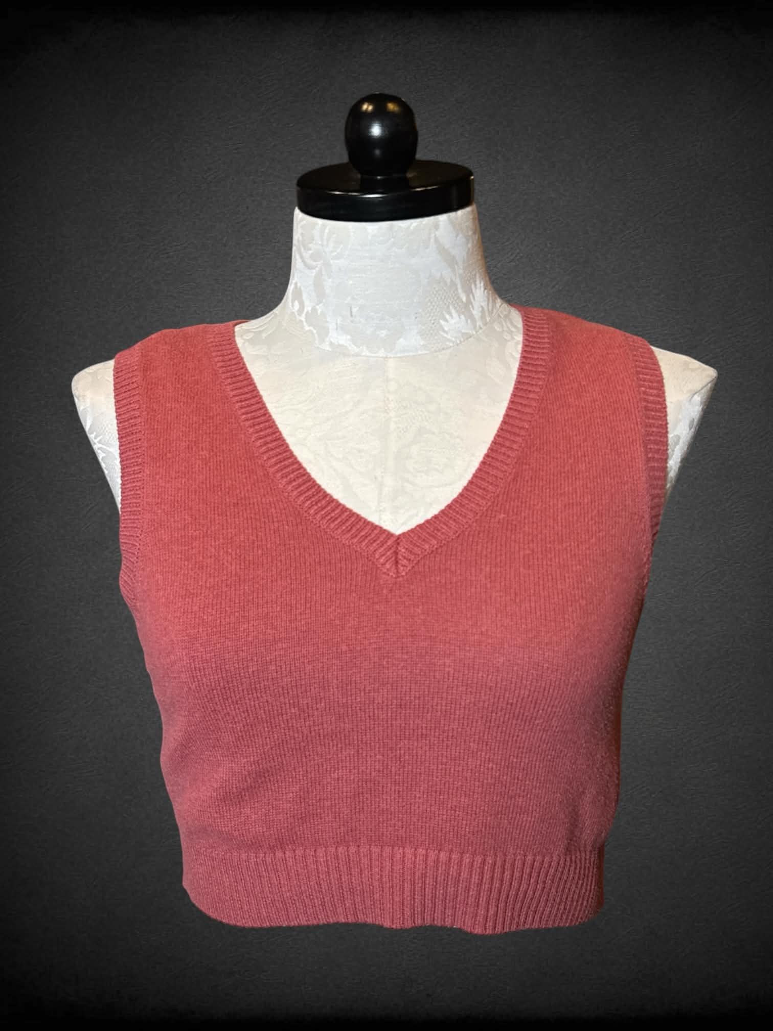 XL Aeropostale salmon cropped sweater vest