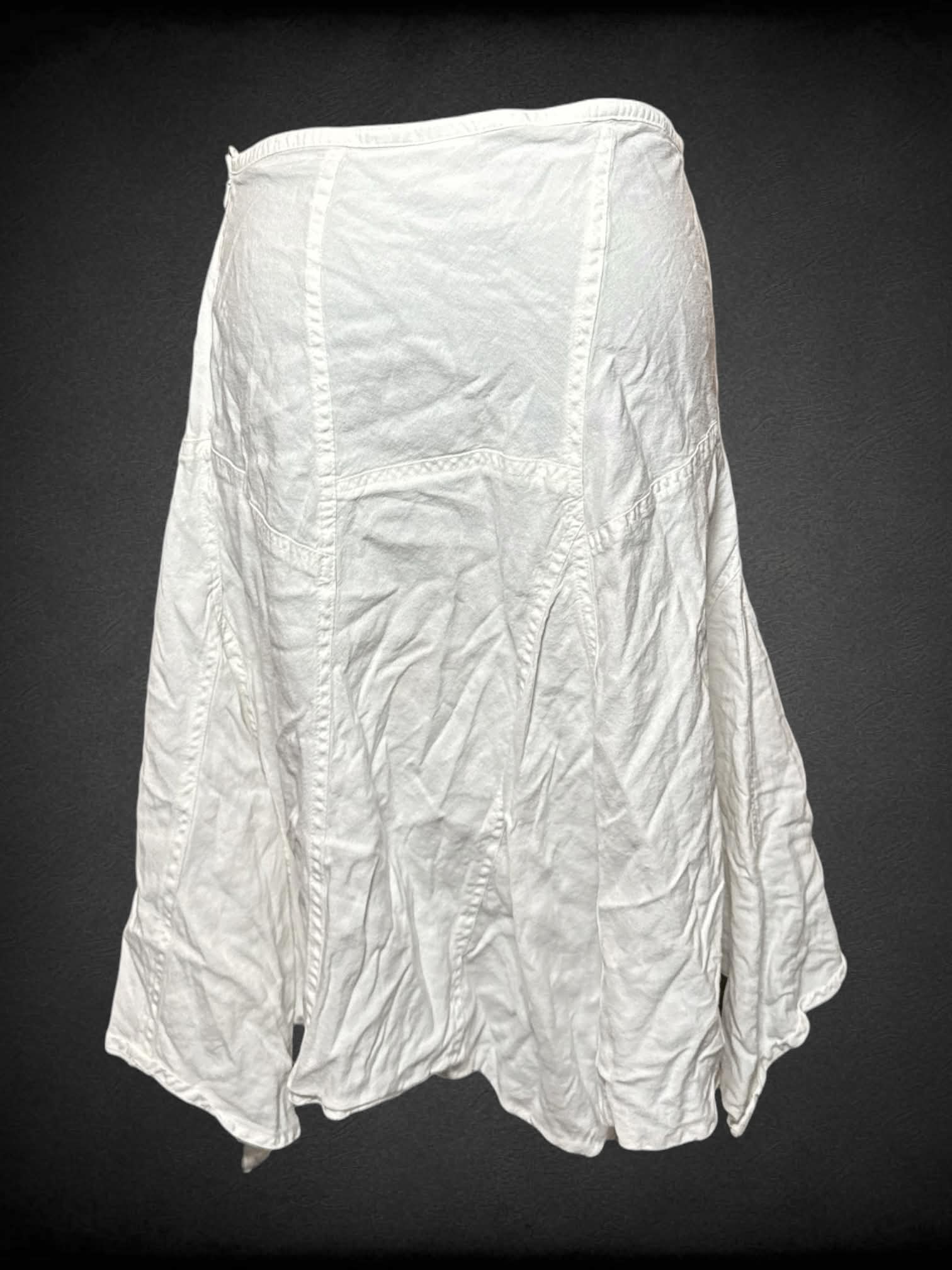 M Voice vintage white skirt with asymmetrical hem and zipper on side