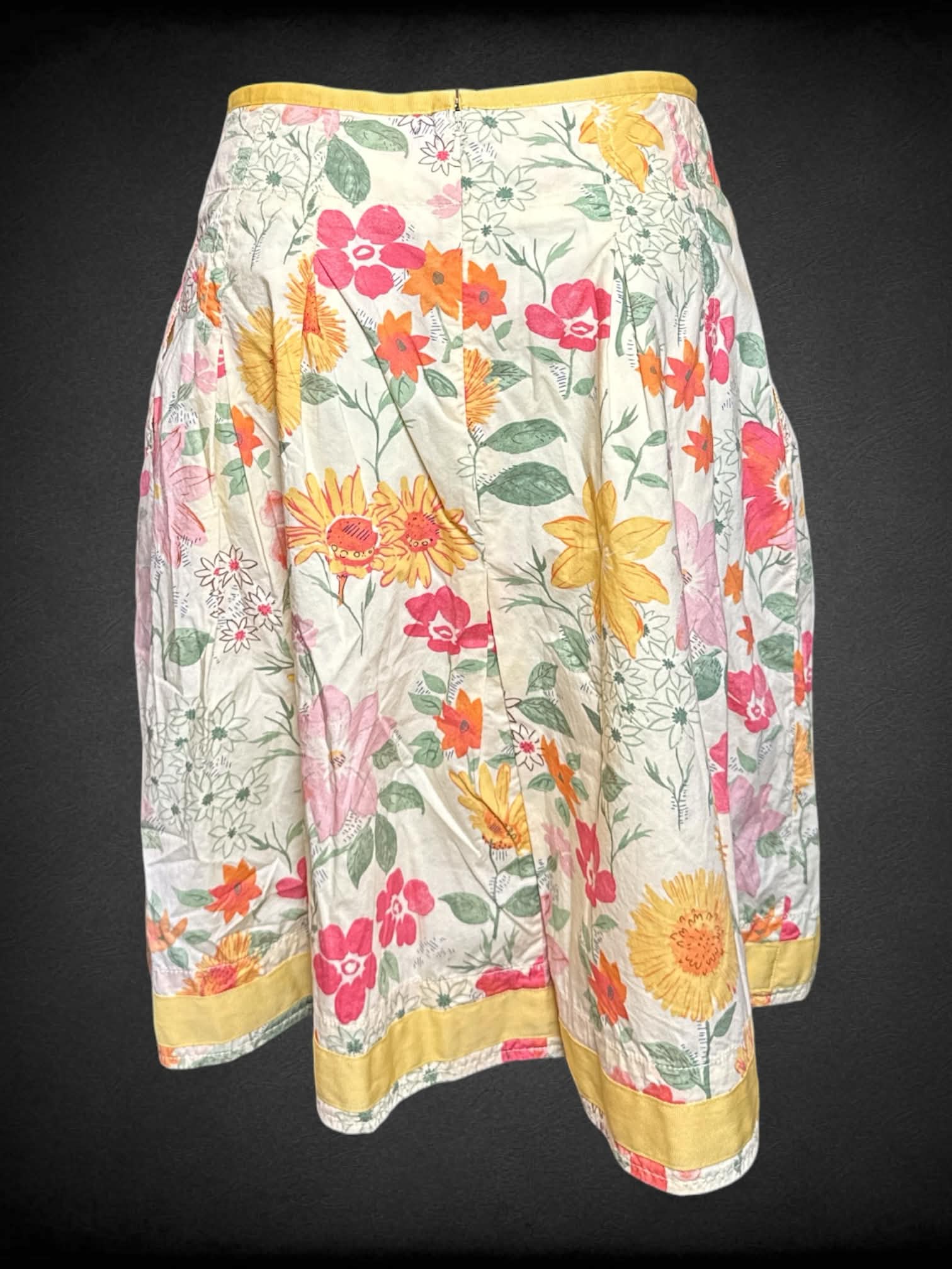 M L.L. Bean vintage yellow skirt with colorful floral pattern, pockets, and zipper on back
