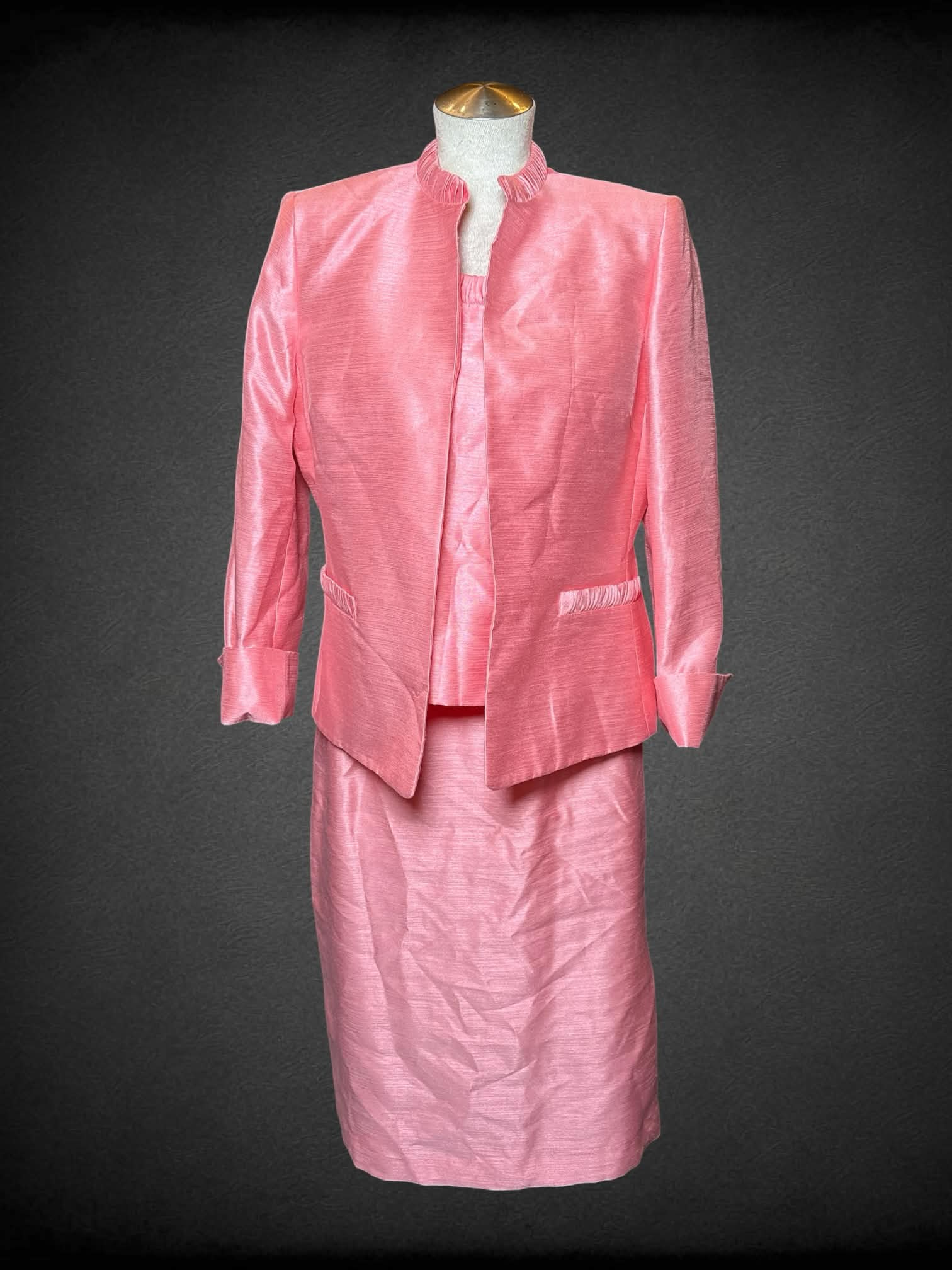 L Kasper vintage three-piece pink set with skirt, top and blazer with faux pockets, and zipper on skirt and top
