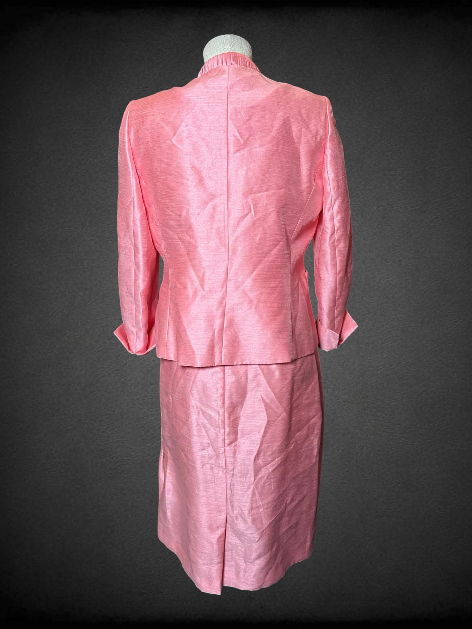 L Kasper vintage three-piece pink set with skirt, top and blazer with faux pockets, and zipper on skirt and top