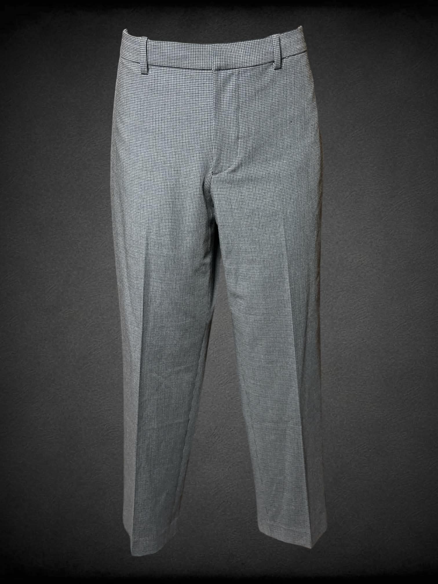 L Uniqlo grey formal pants with black houndstooth pattern, and adjustable stretch waist