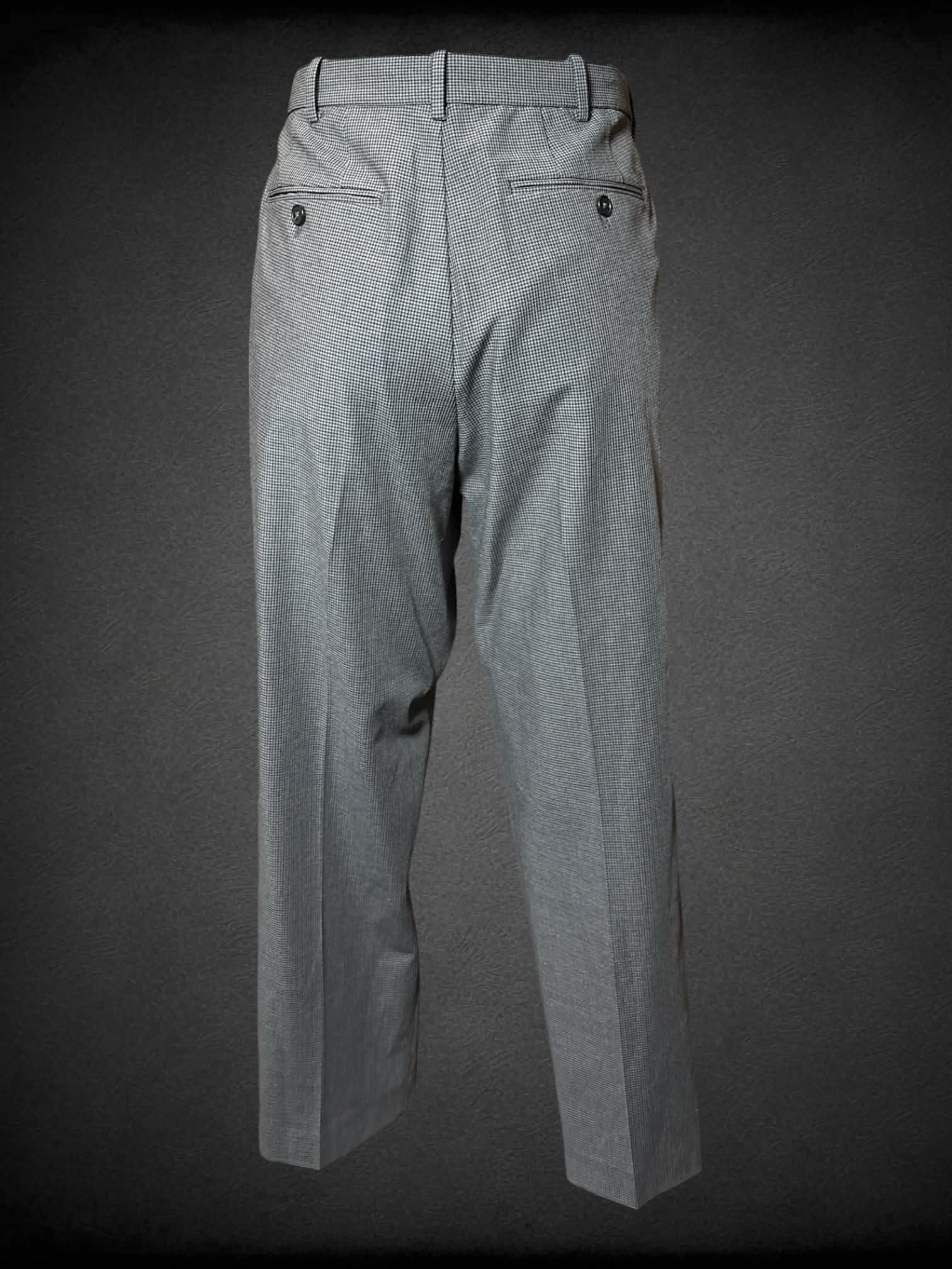 L Uniqlo grey formal pants with black houndstooth pattern, and adjustable stretch waist