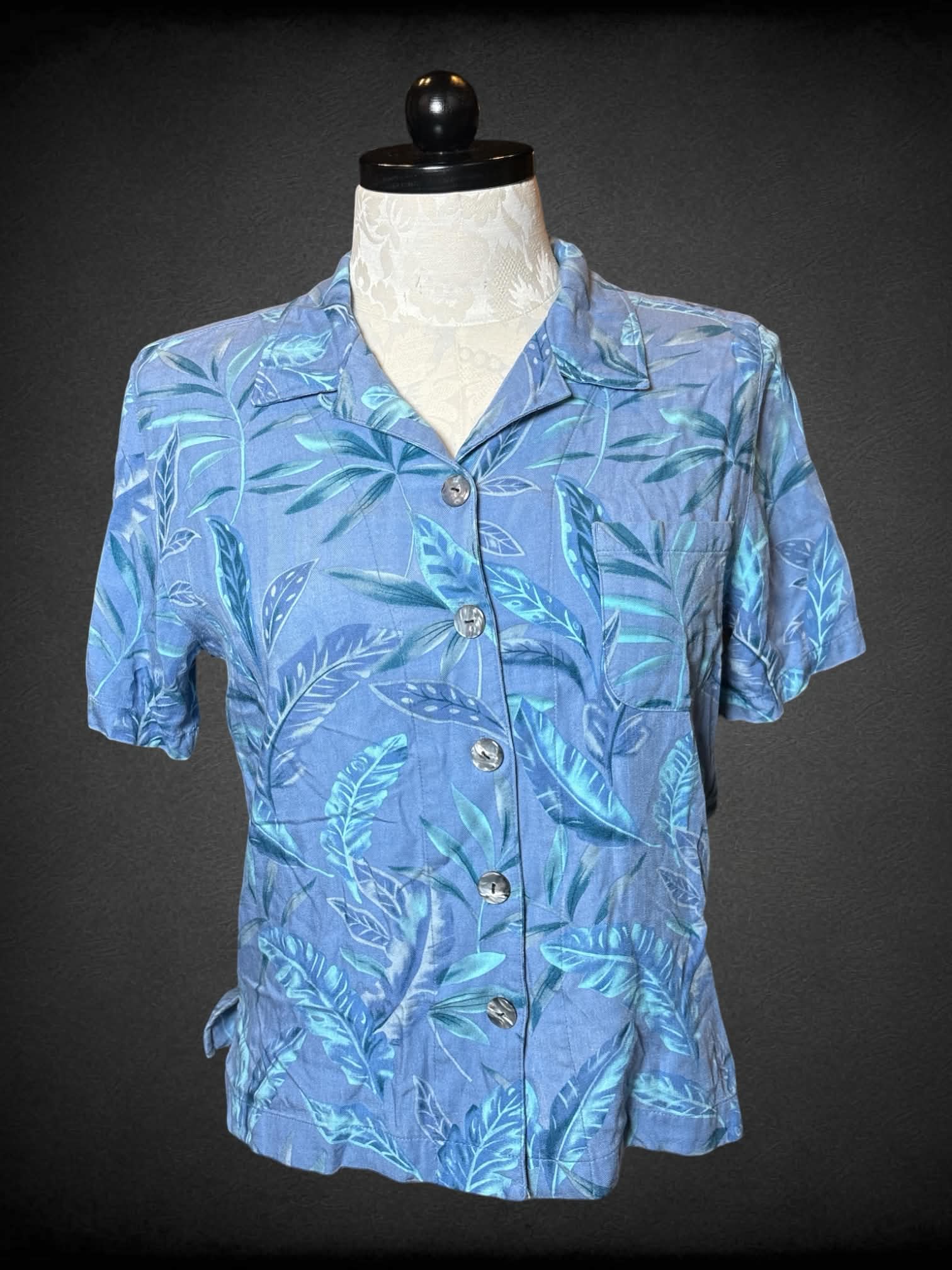XL Tahiti Reef Club blue button-up shirt with leaf nature pattern, and pocket on front