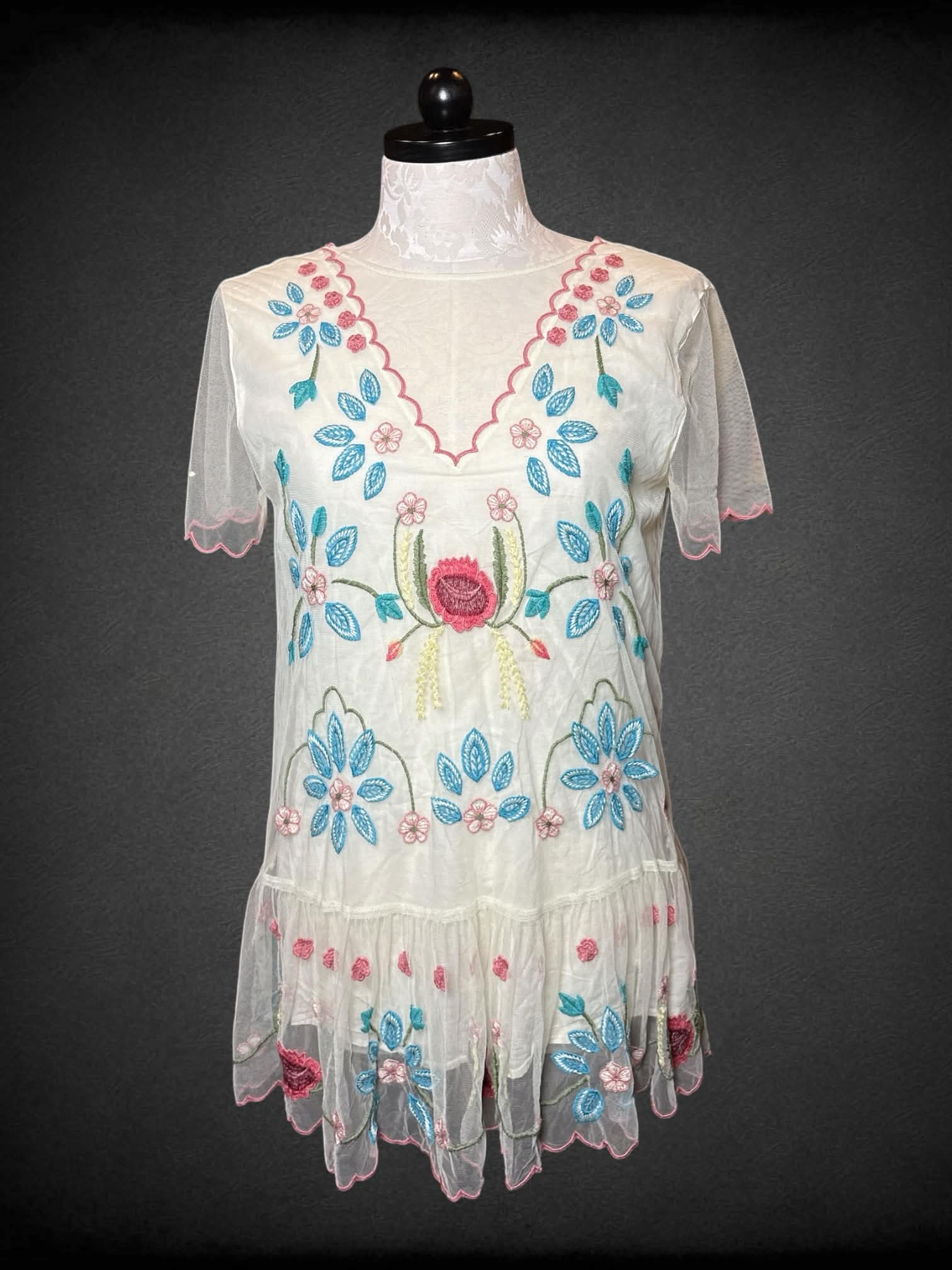 XL white dress with sheer outer layer, and embroidered floral pattern