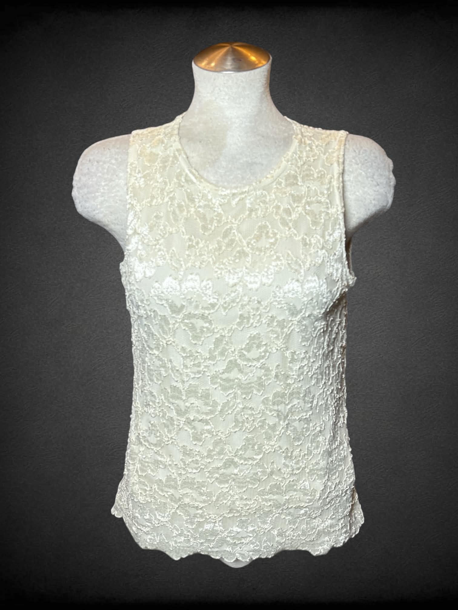 L California Style vintage white sleeveless top with floral lace outer layer, and button on back