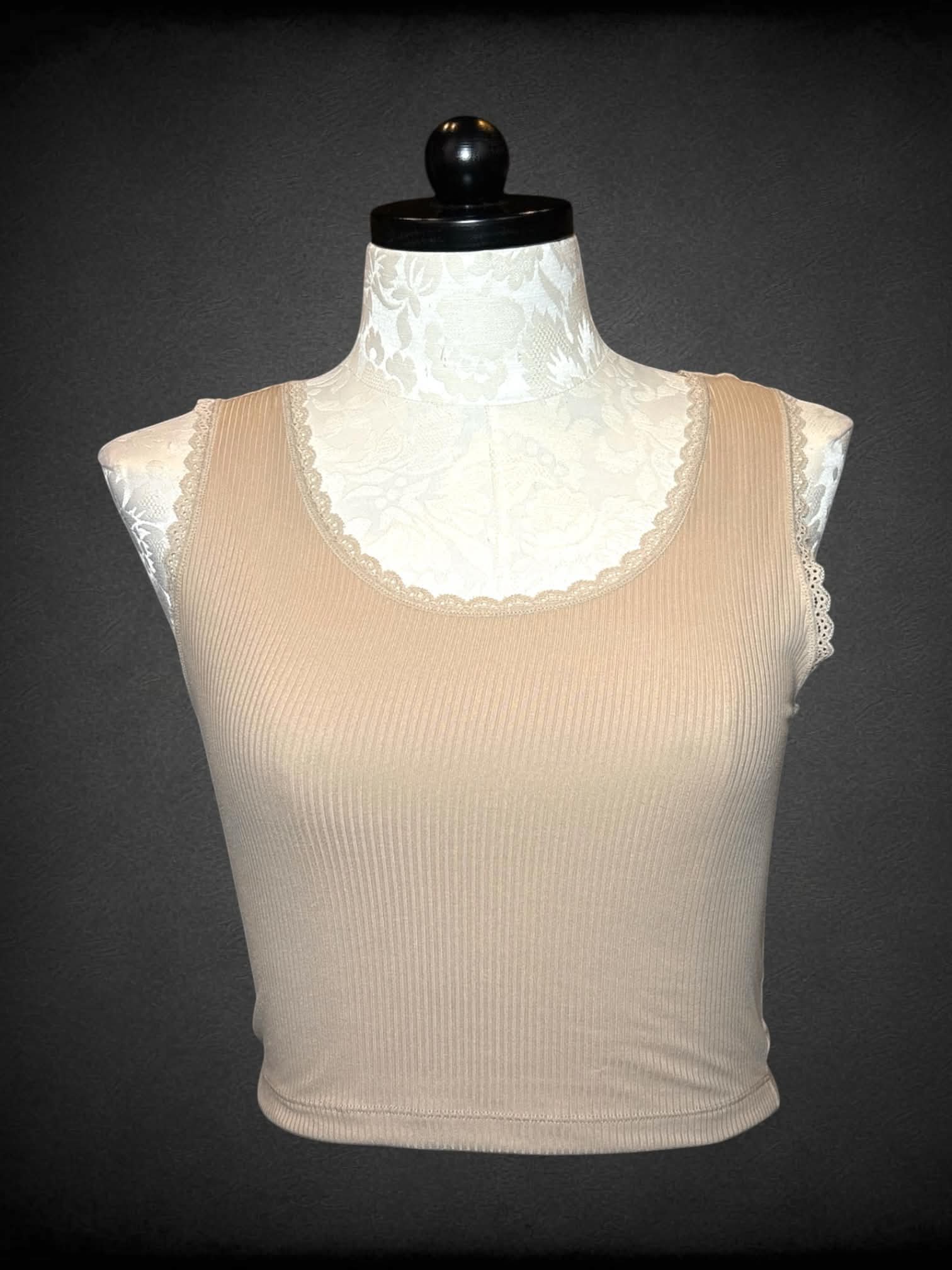 XL Essentials tan ribbed cropped tank top with lace trim