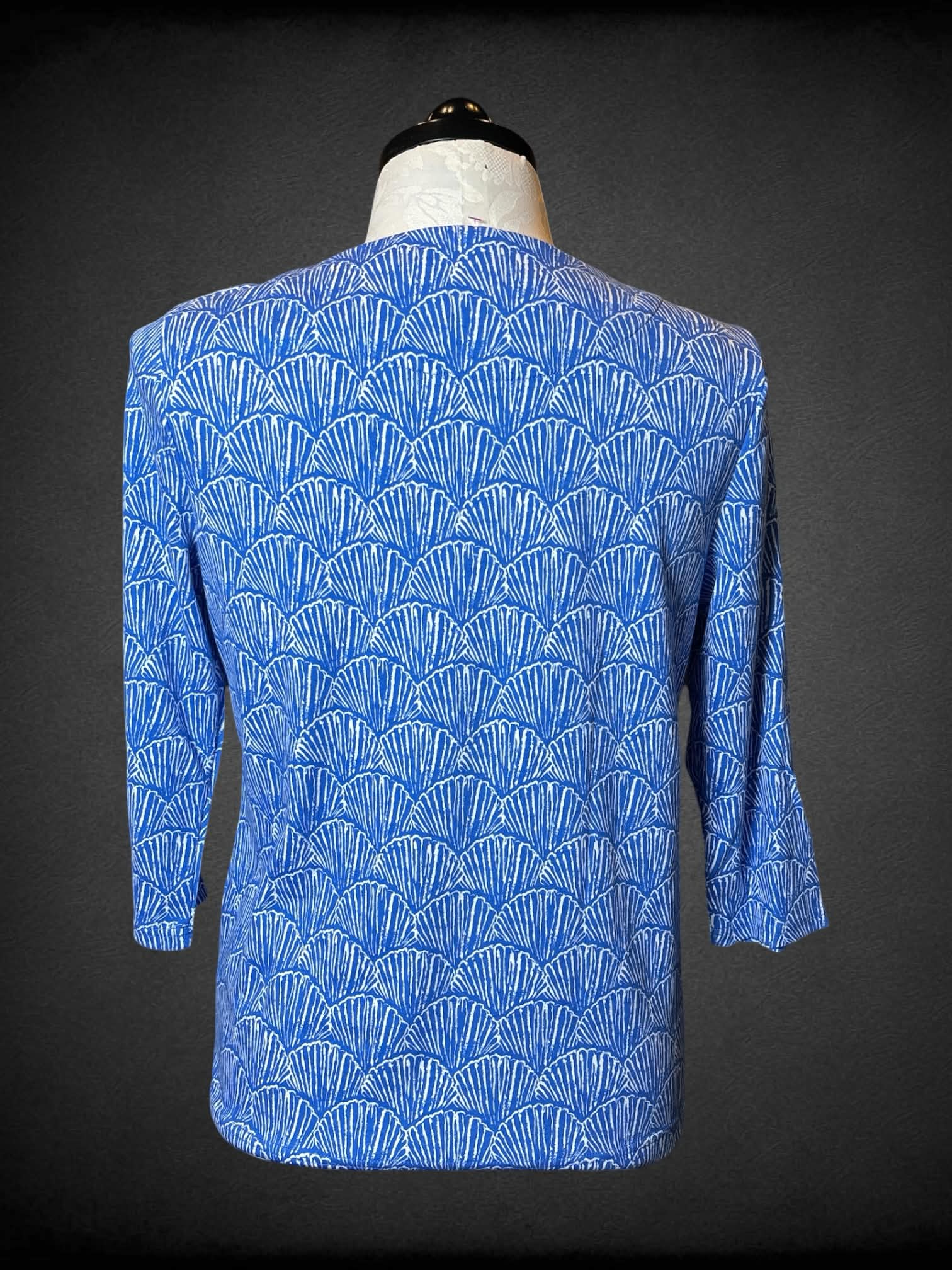XL Croft & Borrow NWT blue three-quarter sleeve shirt with white clamshell pattern