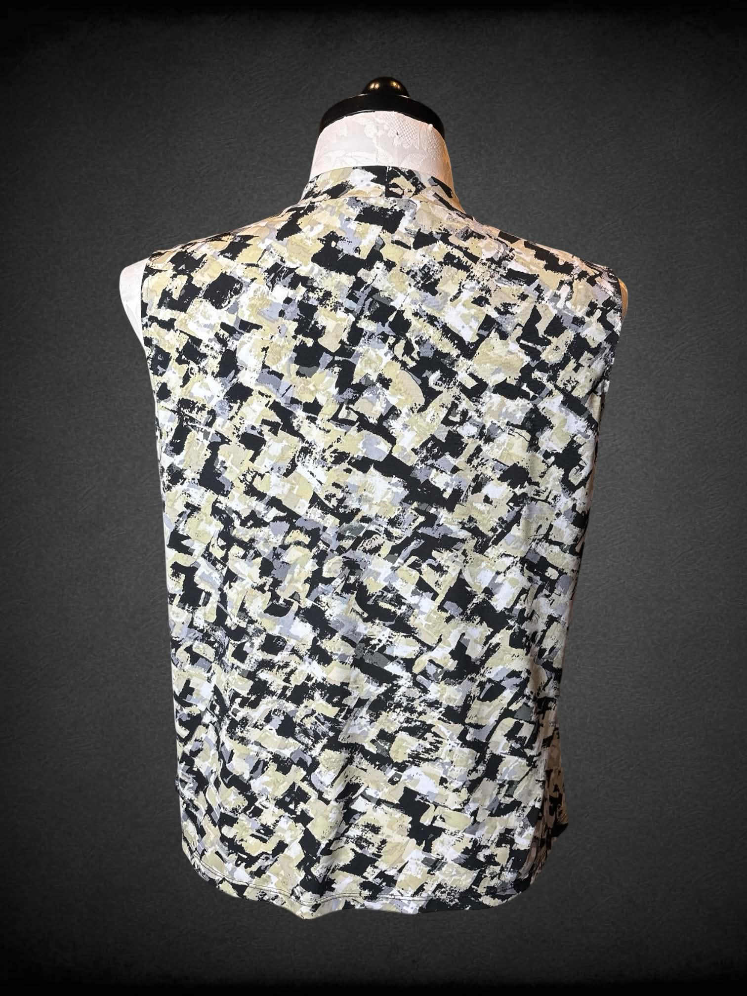 1X Jones Studio pale green flowy blouse with paint-stroke pattern