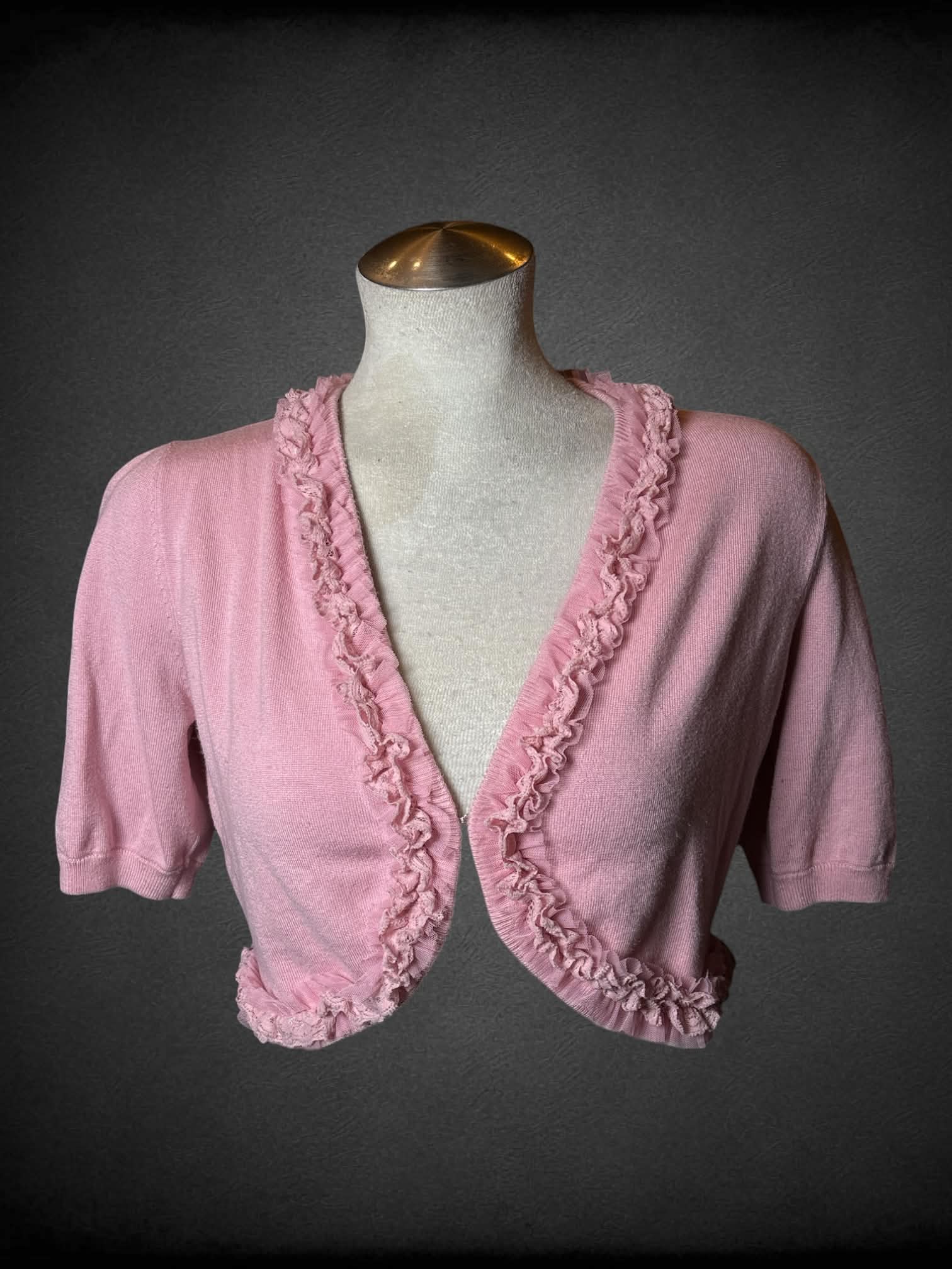 L International Concepts vintage pink cropped sweater top with ruffle hem, and clasp on front