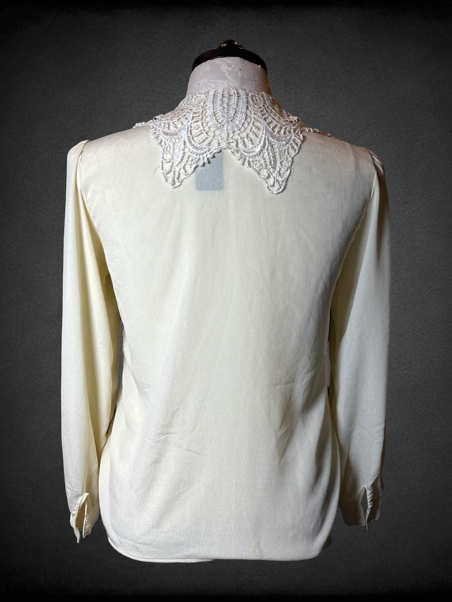 0X San Andre vintage off-white button-up shirt with lace collar