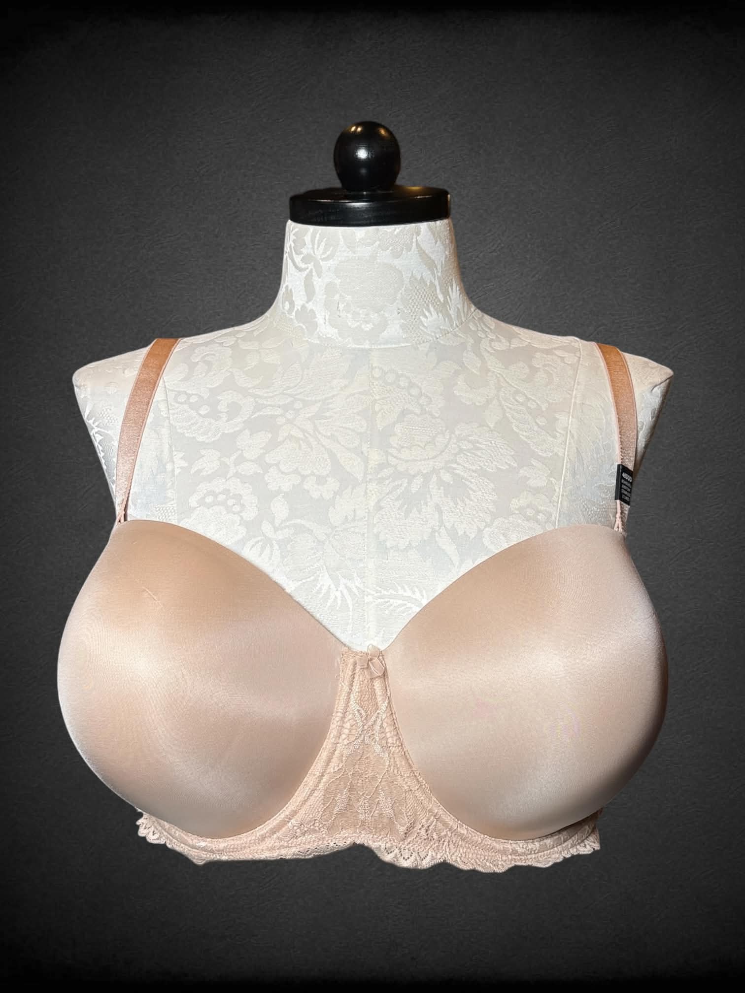 X Torrid NWT nude bombshell padded bra with removable straps, and lace detailing