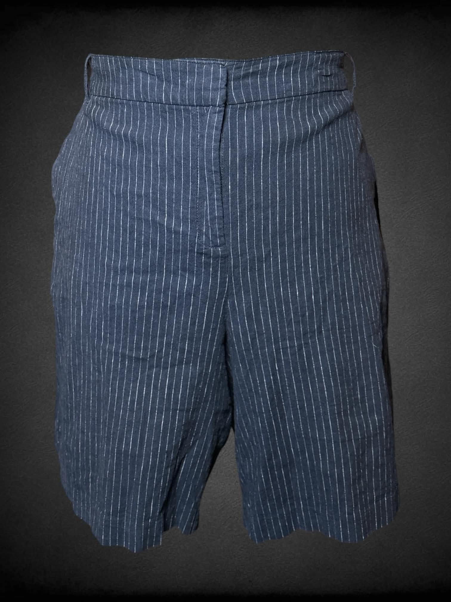 1X Lane Bryant navy and white striped shorts with stretch waist
