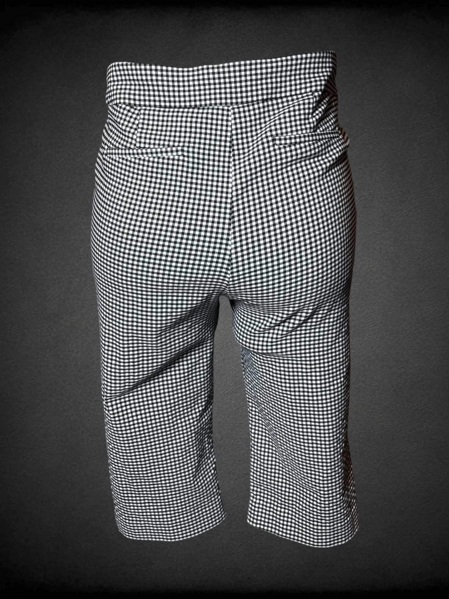 0X Chico’s black & white gingham capri pants