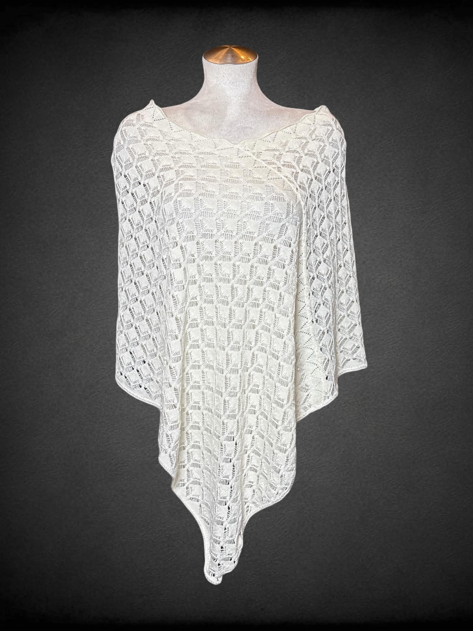 L Fashion Bug vintage off-white woven shawl