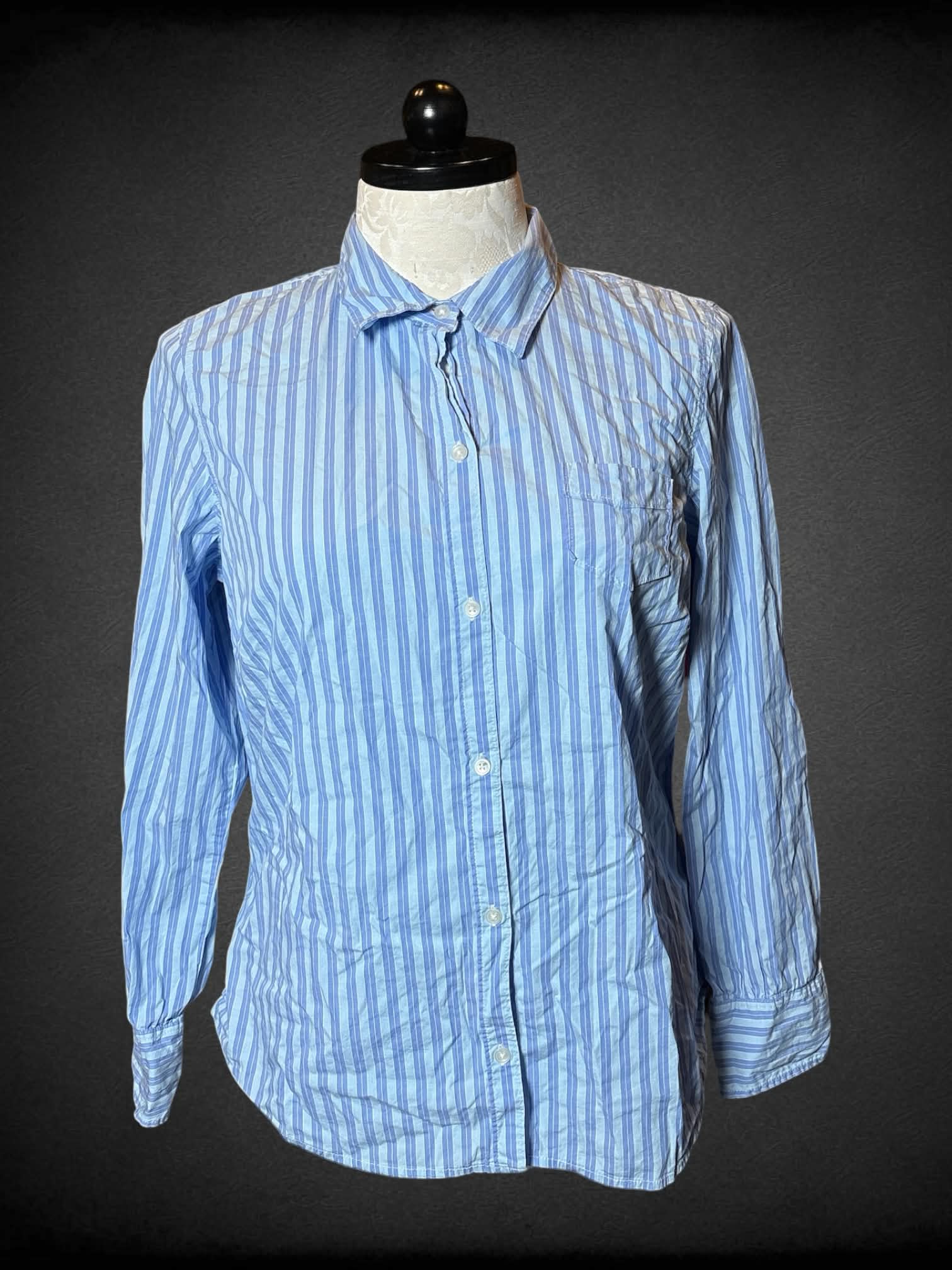 0X Old Navy blue striped button-up shirt with small pocket on front